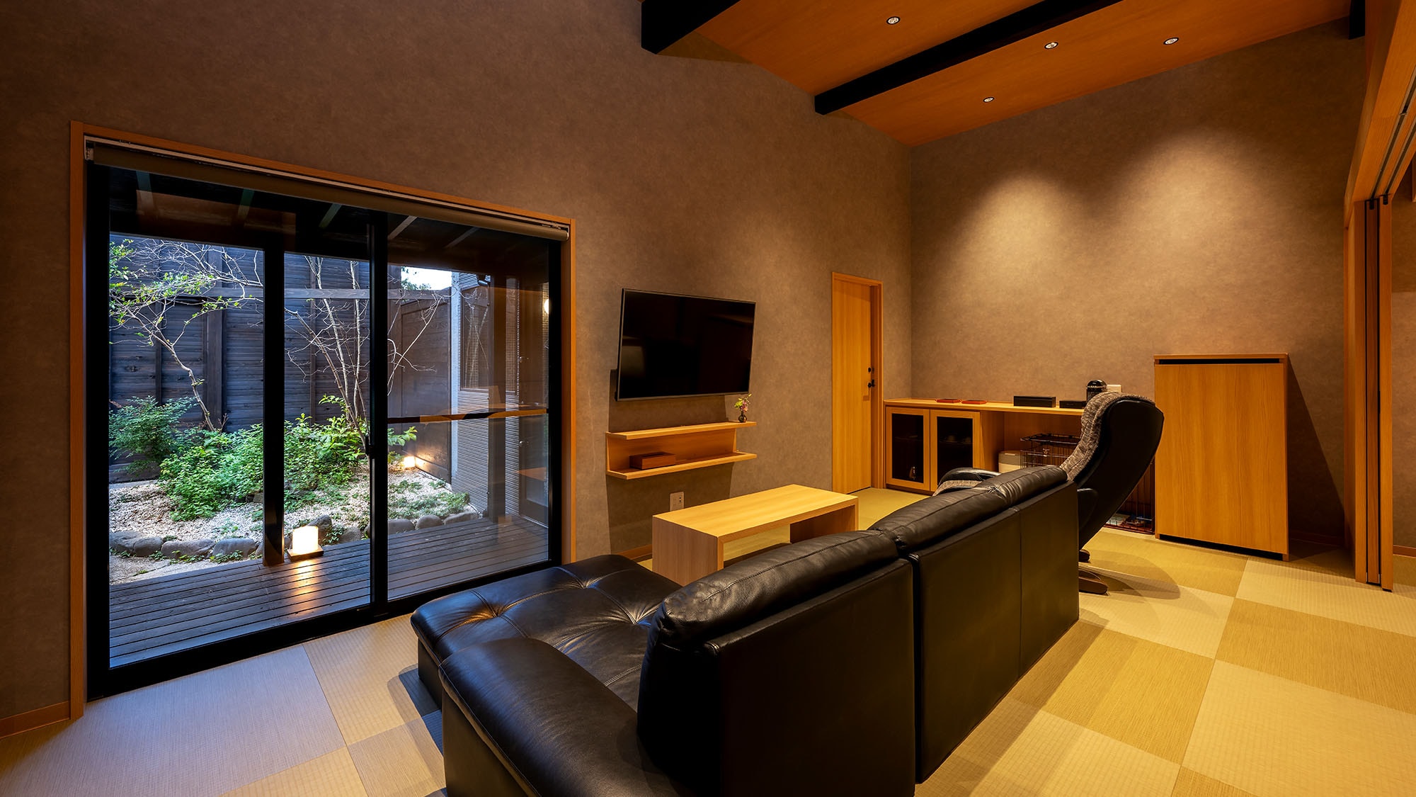 An example of a modern Japanese suite