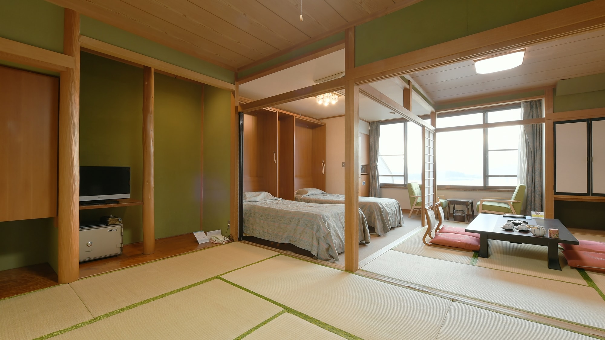 [Top floor guest room: Japanese and Western room] Please relax and relax without worrying about the surroundings ♪