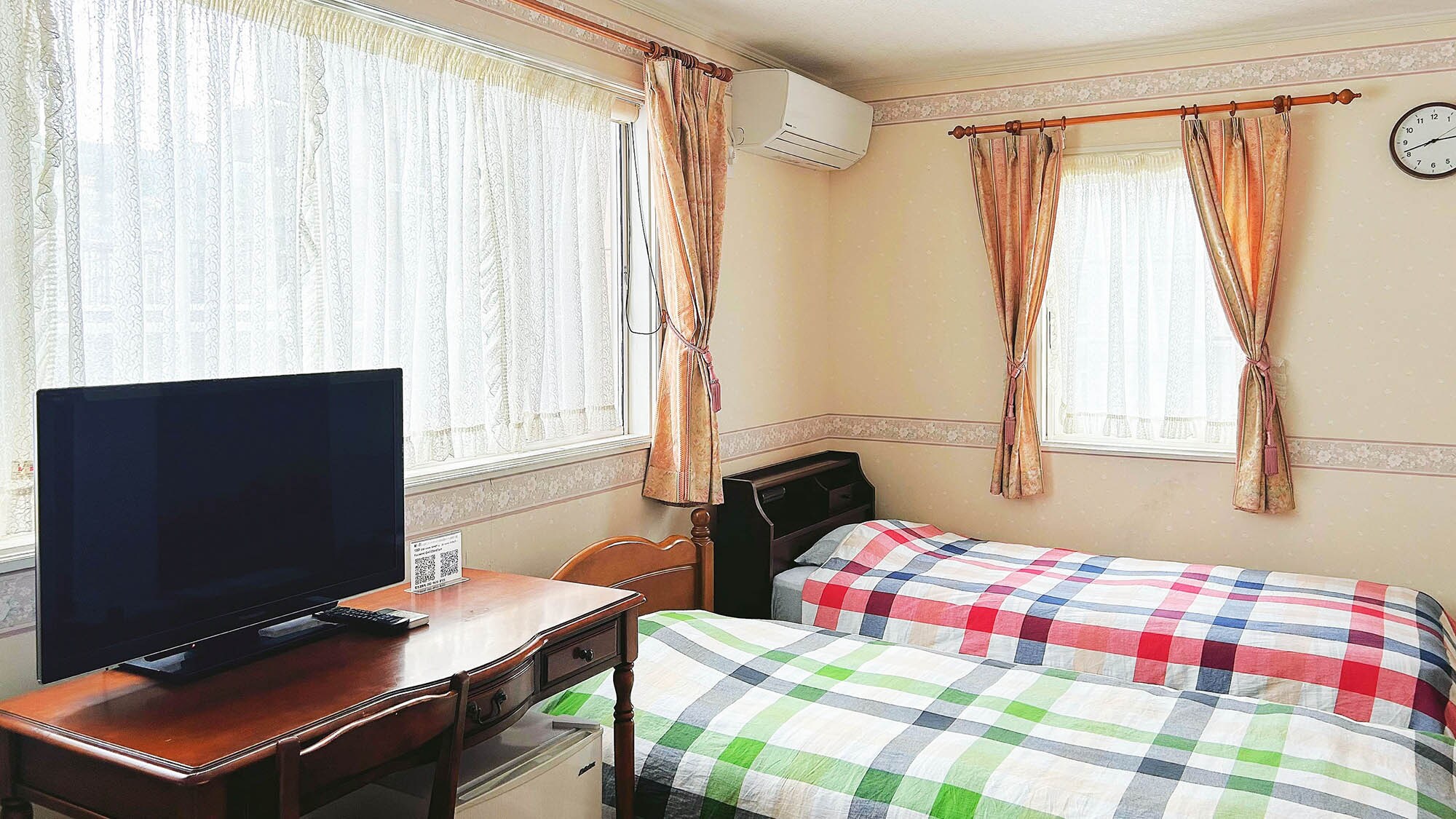 ・[201] Single bed and semi-double bed available