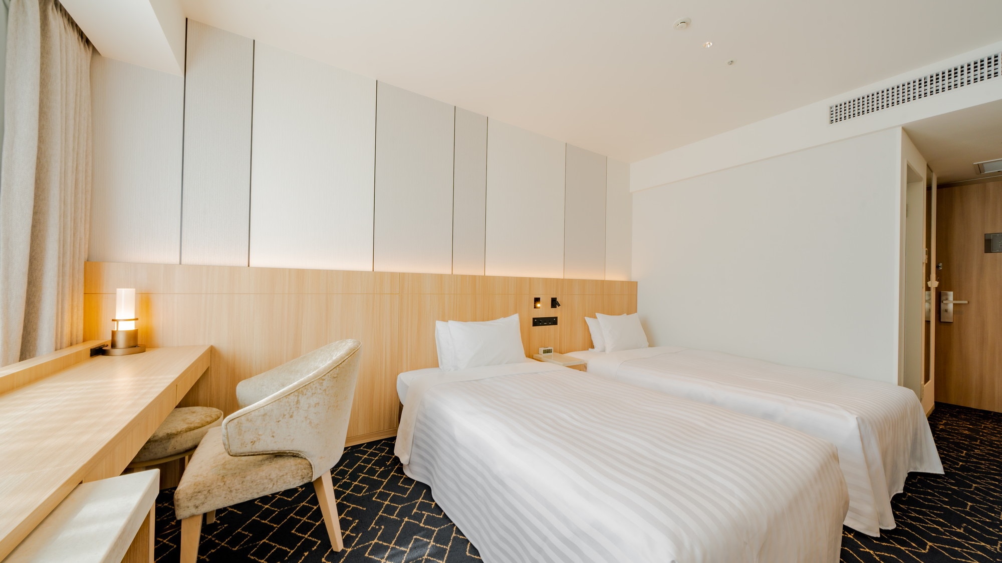 [Standard twin] Bed size is 113 cm wide!