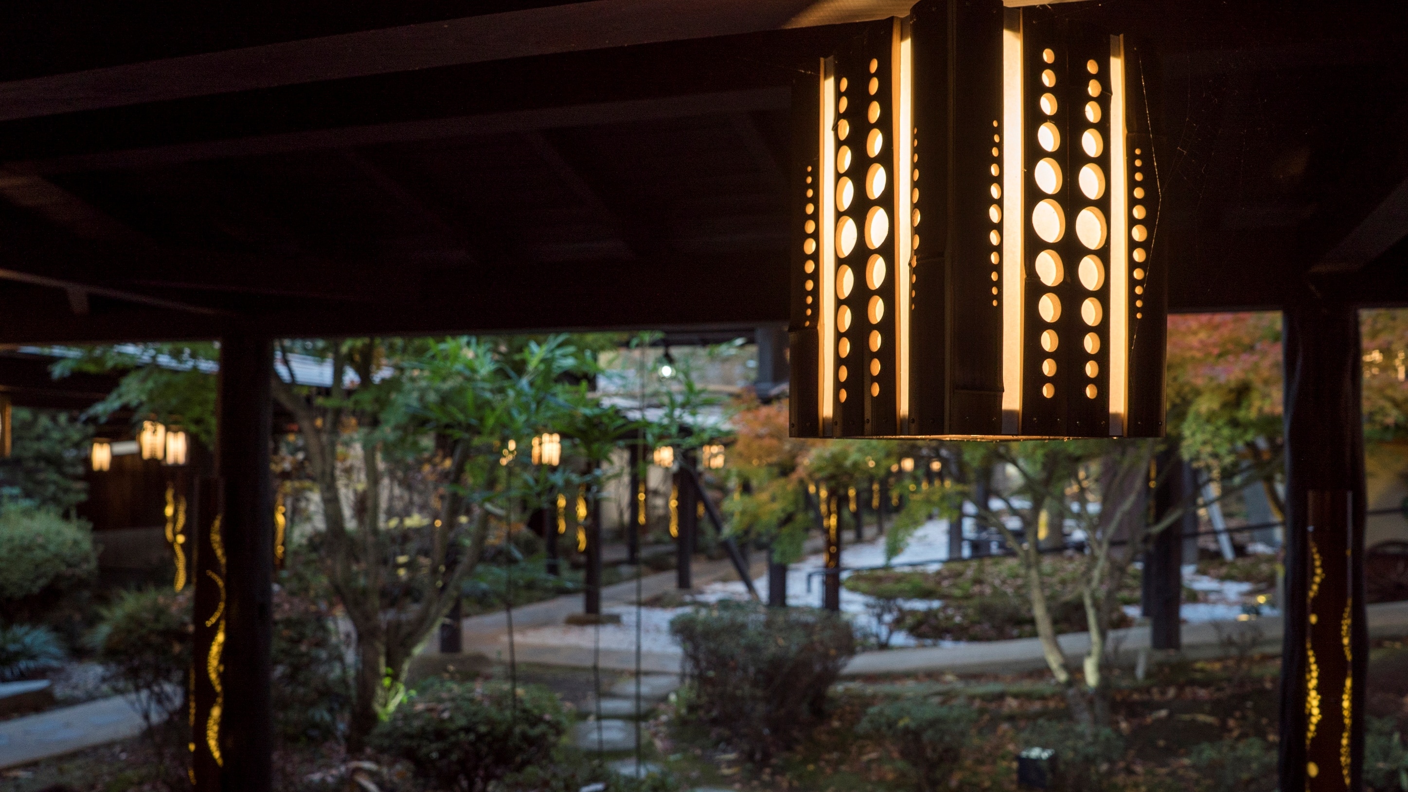 Bamboo light in the guest room passage
