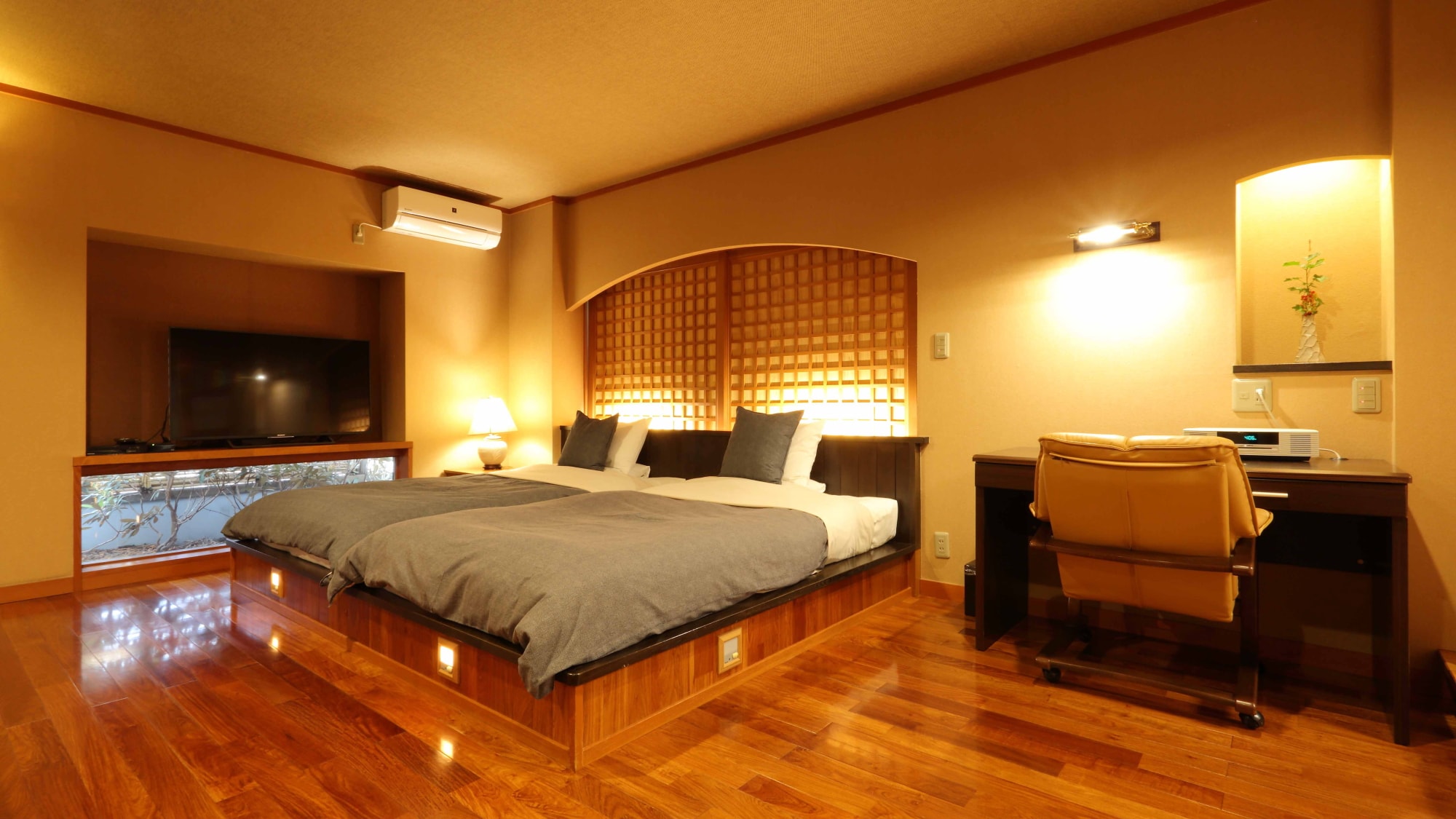 Kamar khusus dengan kamar mandi semi terbuka [Karin] / Kamar bergaya Jepang dengan 10 tatami + kamar tidur dengan 18 tatami + kamar mandi semi terbuka