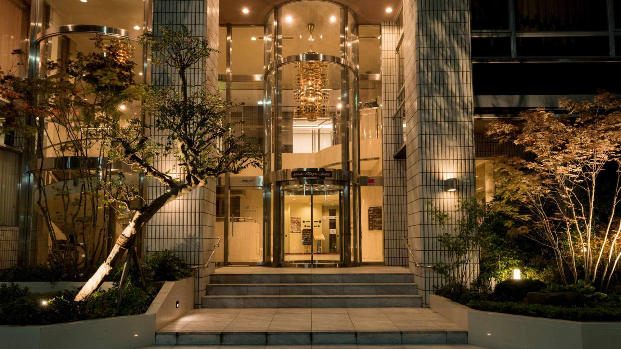 [Exterior] 30 seconds walk from Yokote Station. Can be used for a wide range of purposes, from business to sightseeing.