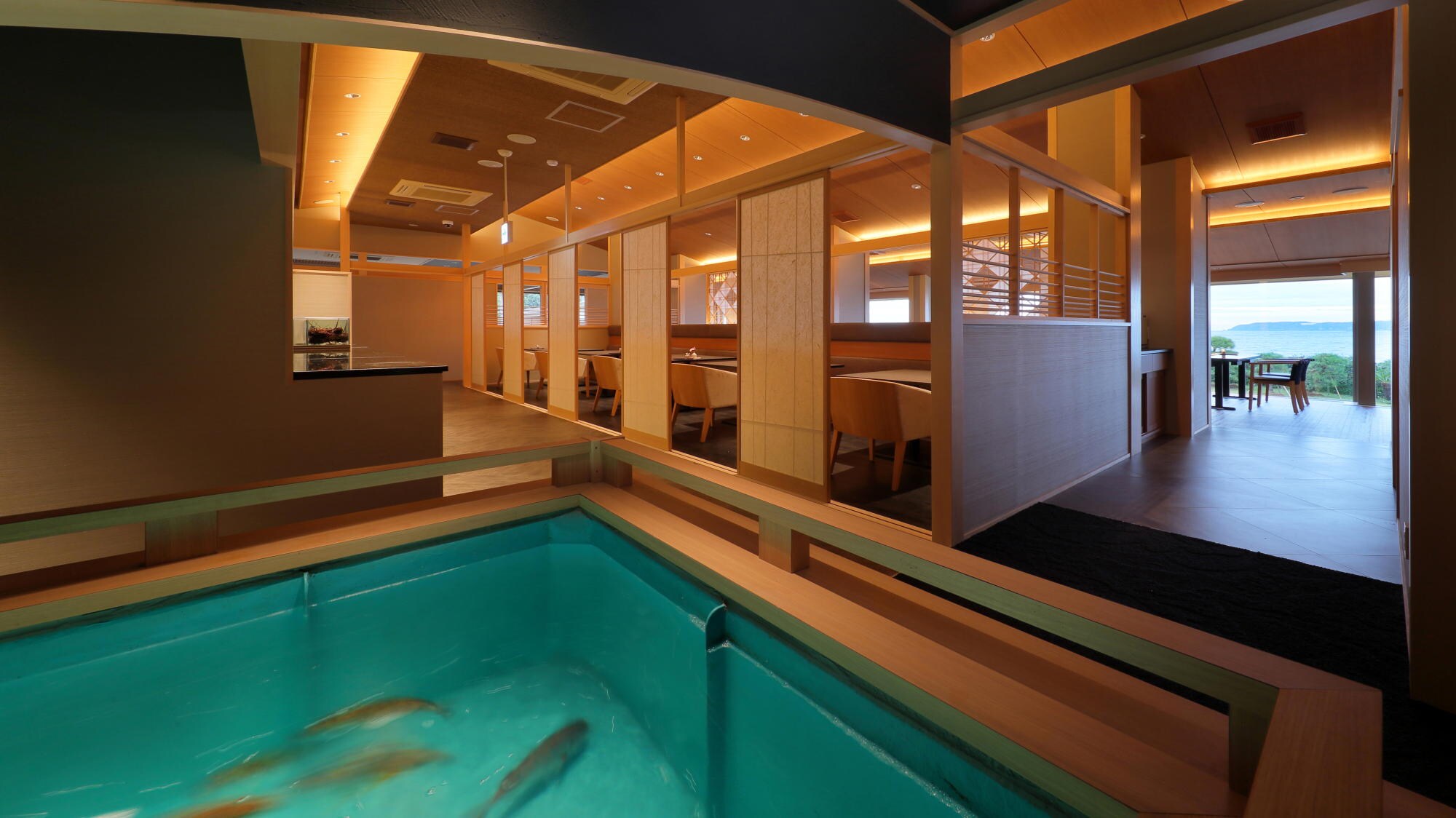 Kandang ikan dan tempat makan