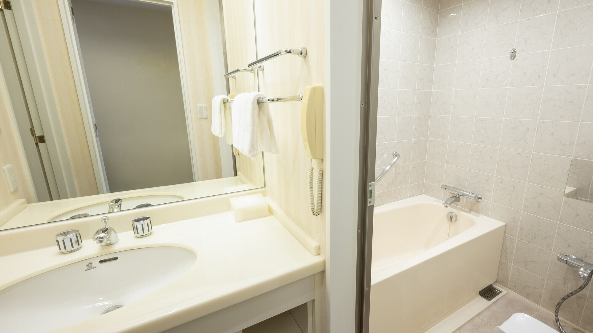 화장실이있는 욕실 이미지 (에미온 타워)