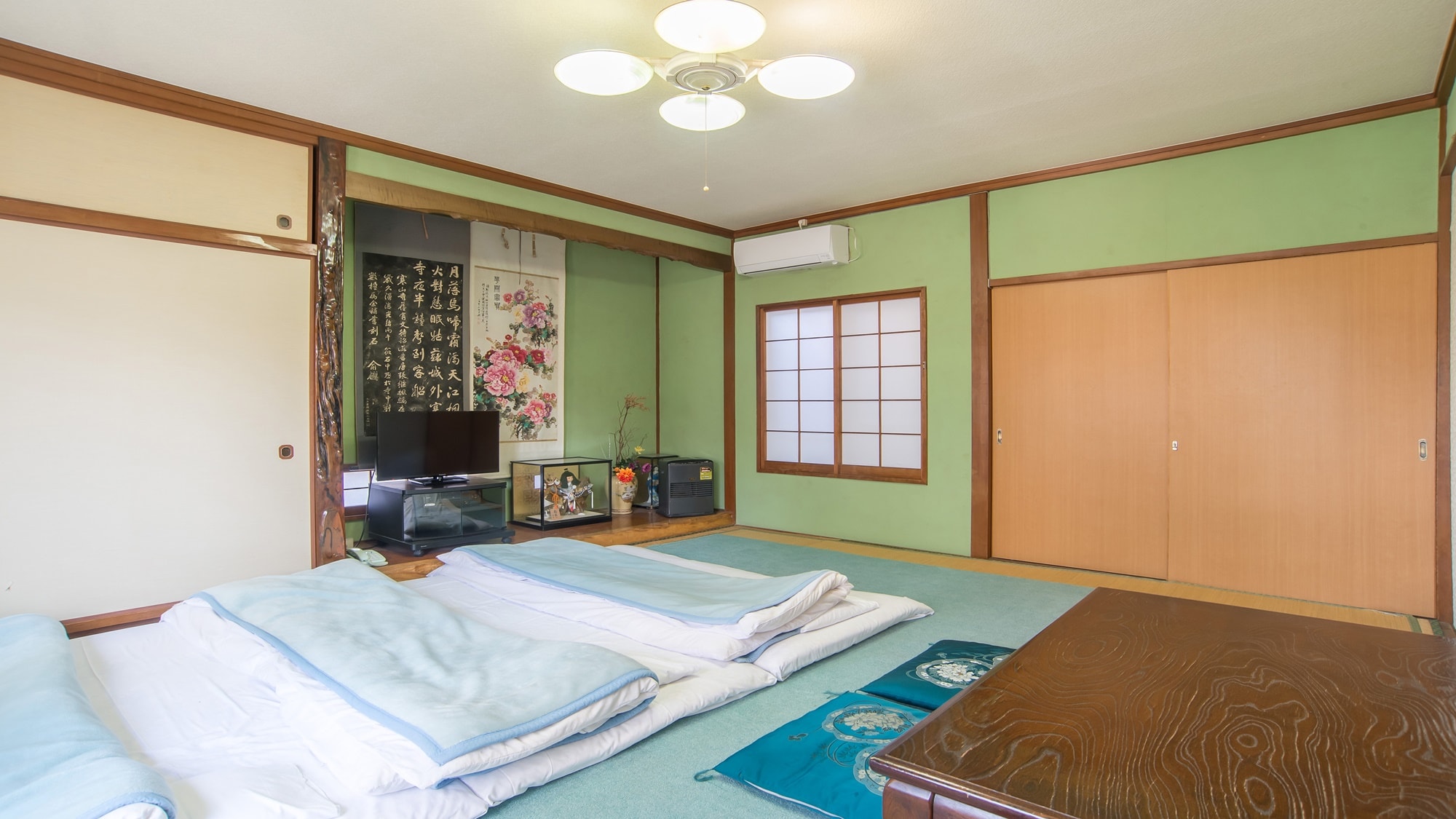 *[Example of a 10-tatami Japanese-style room] A room where you can feel the atmosphere of the past.