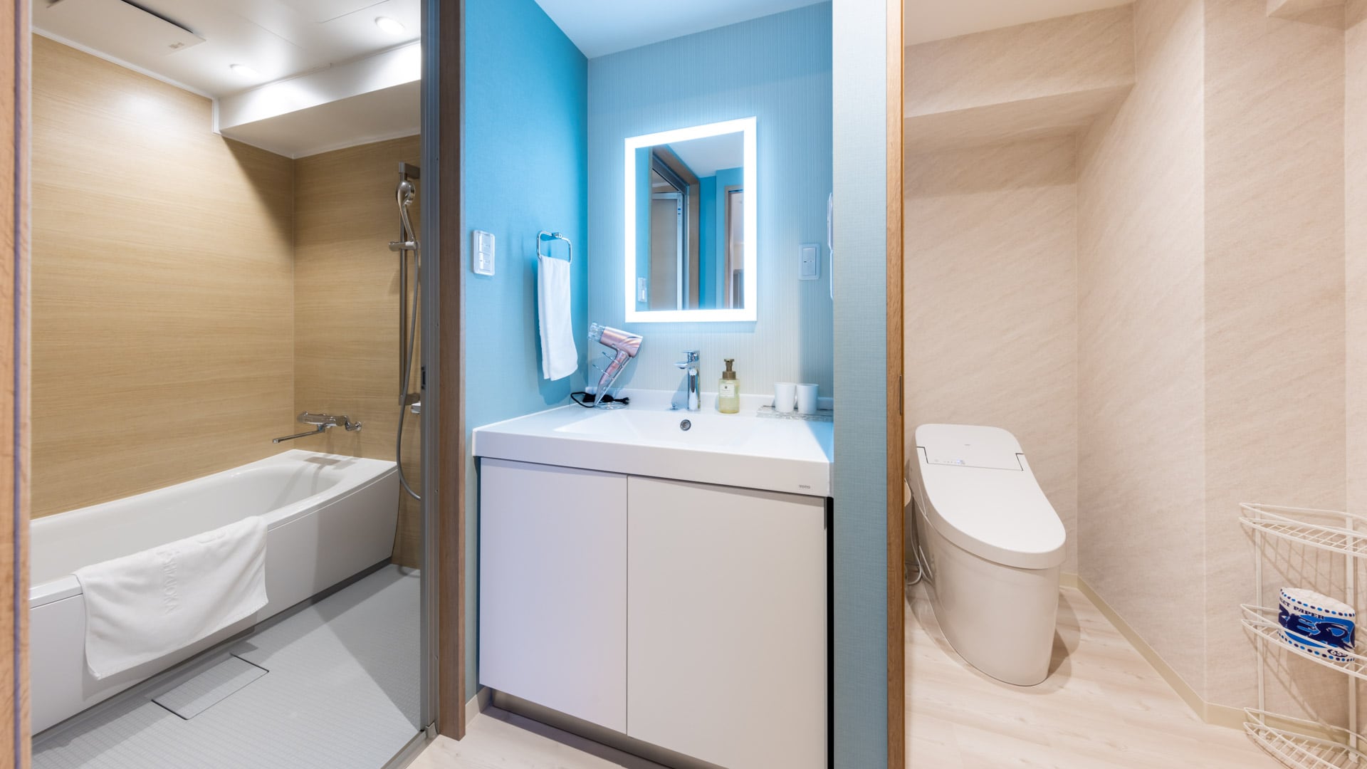 Newly released in March 2023, a twin with separate bath and toilet♪Independent washbasin and separate bath and toilet!