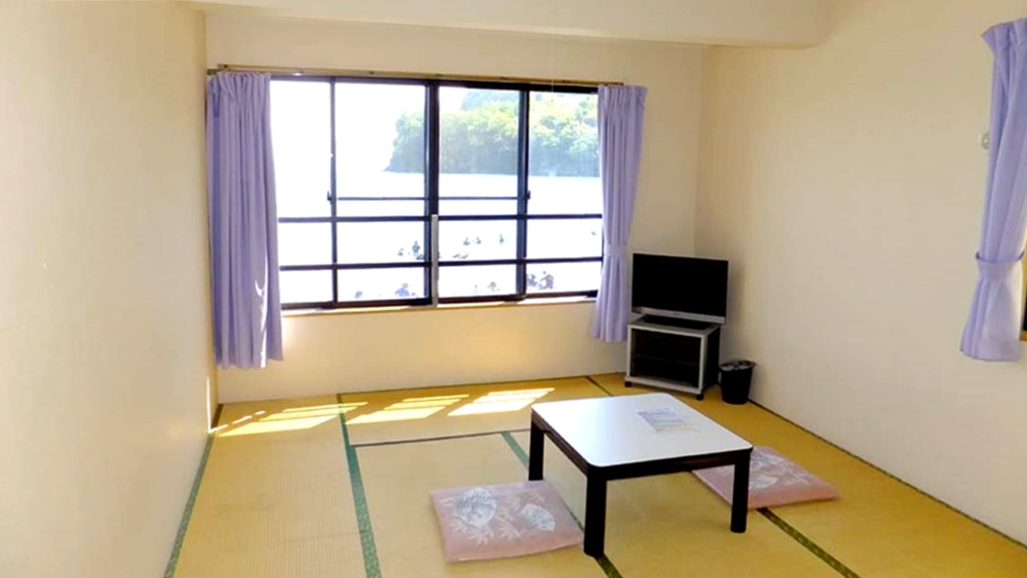 * Japanese-style room with 9 tatami mats / Ocean view is nice ♪ A simple Japanese-style room on the 3rd floor.