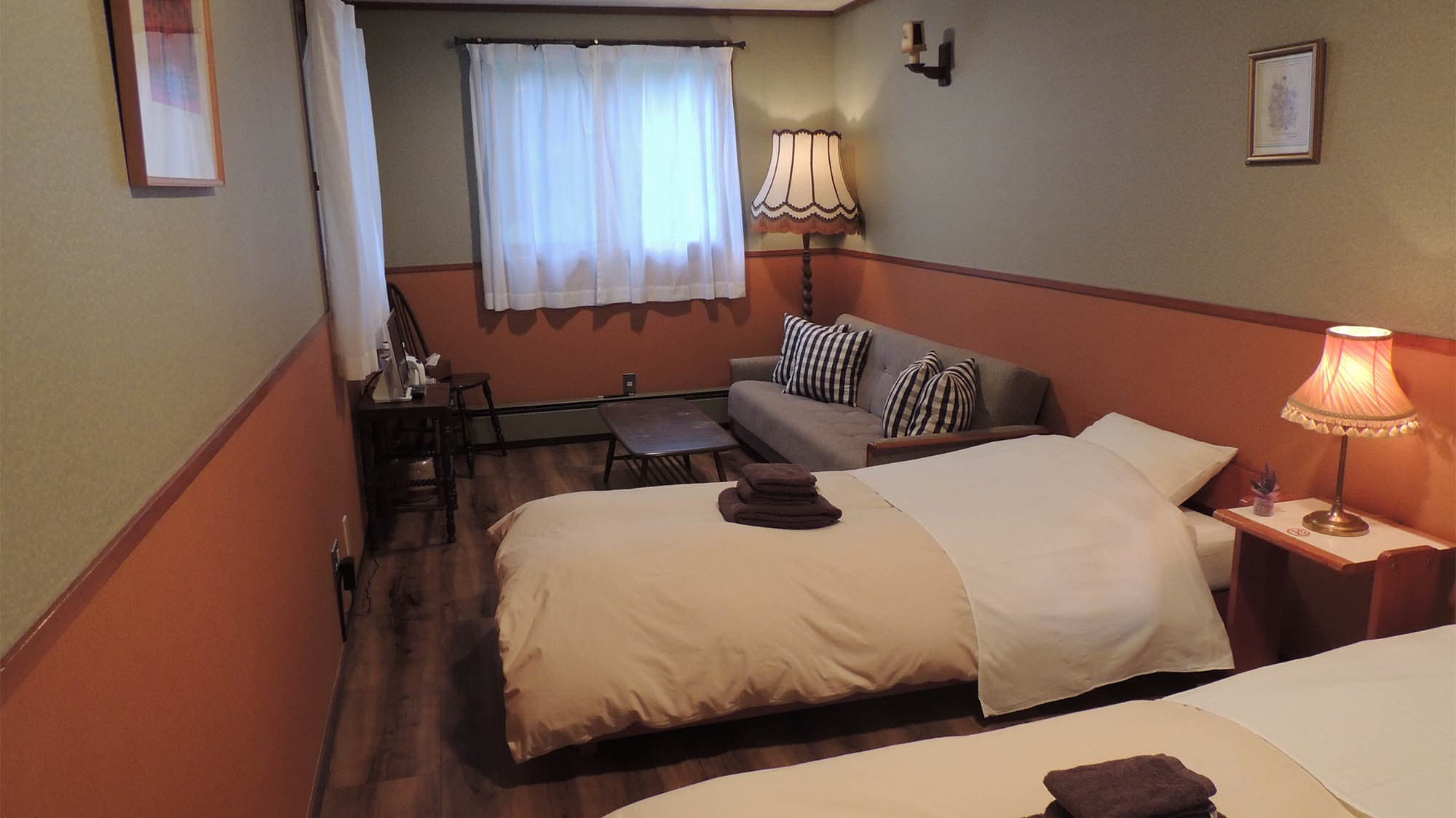 ・ [Twin room with bathroom] Please use the private bath in the room.