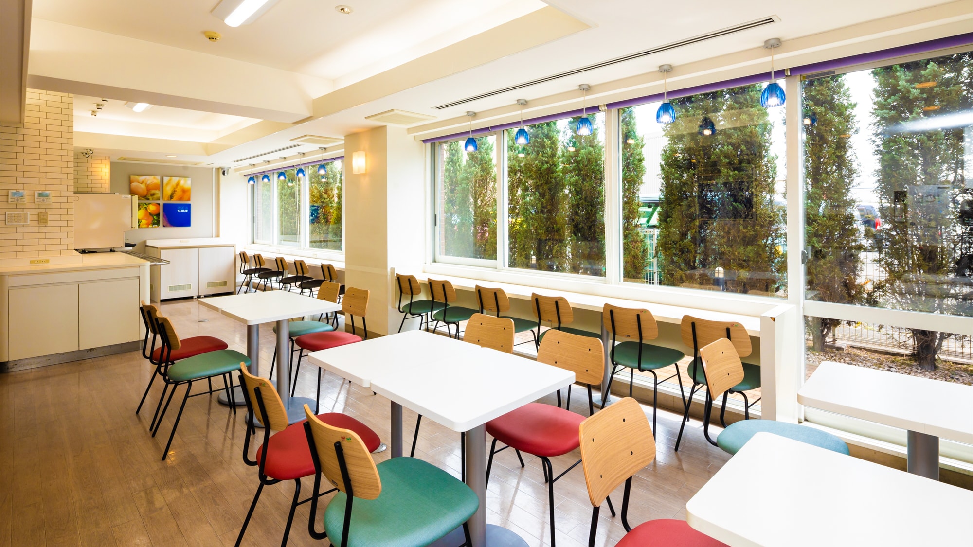 [Lounge space] Available for breakfast. Enjoy your time here with a welcome drink service.