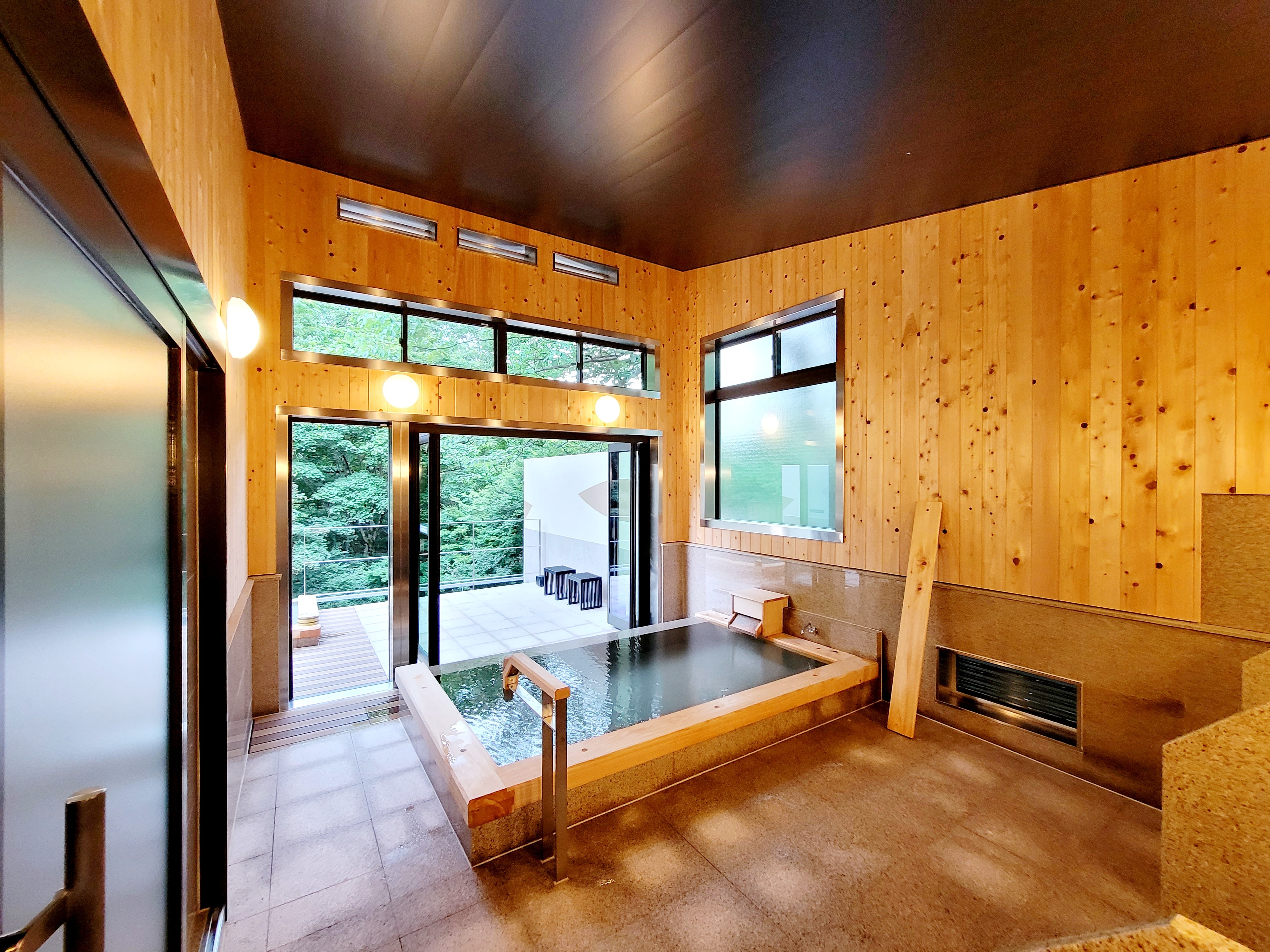 Women's indoor bath