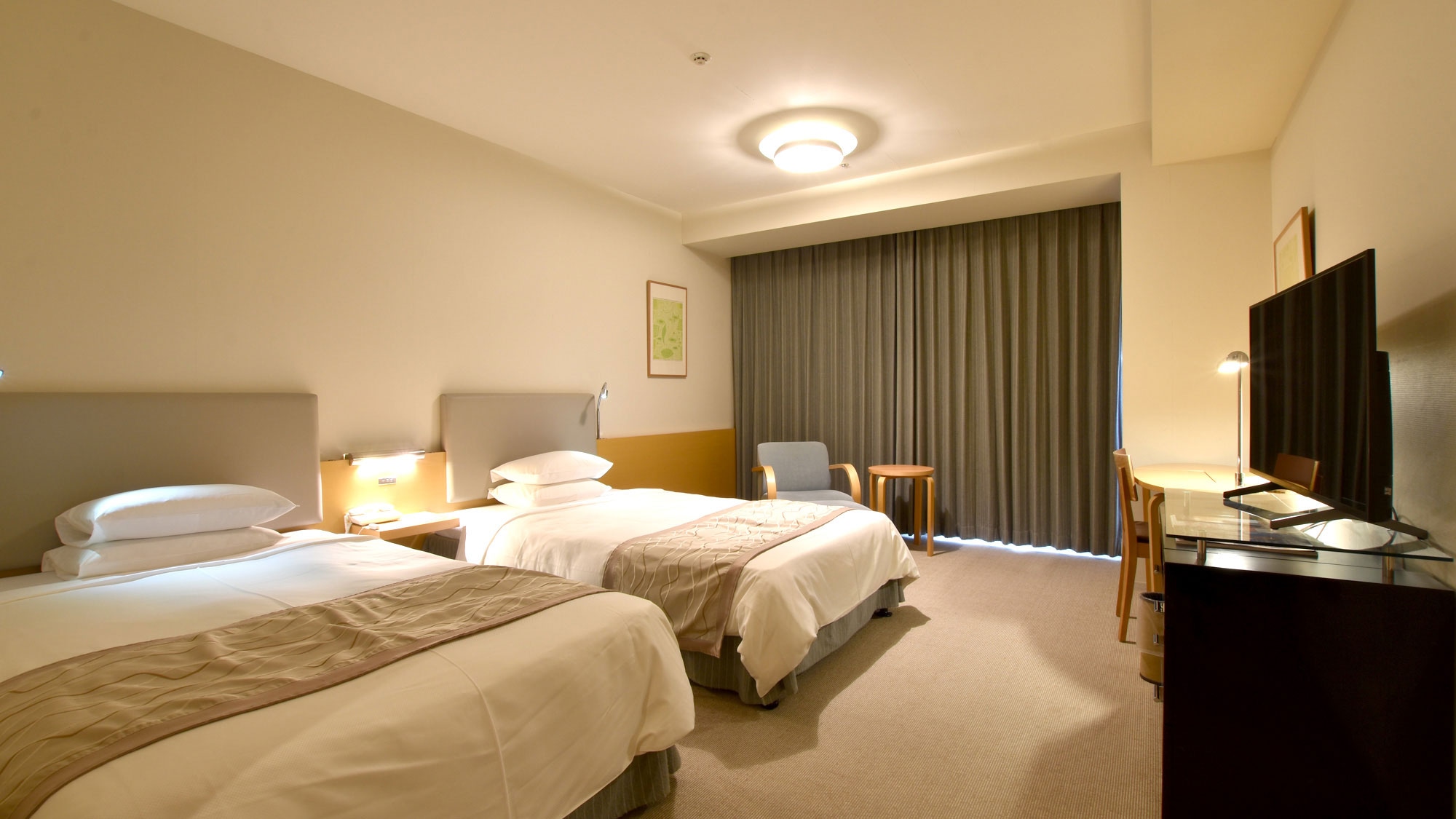 [Deluxe Twin] Nighttime room 1.jpg