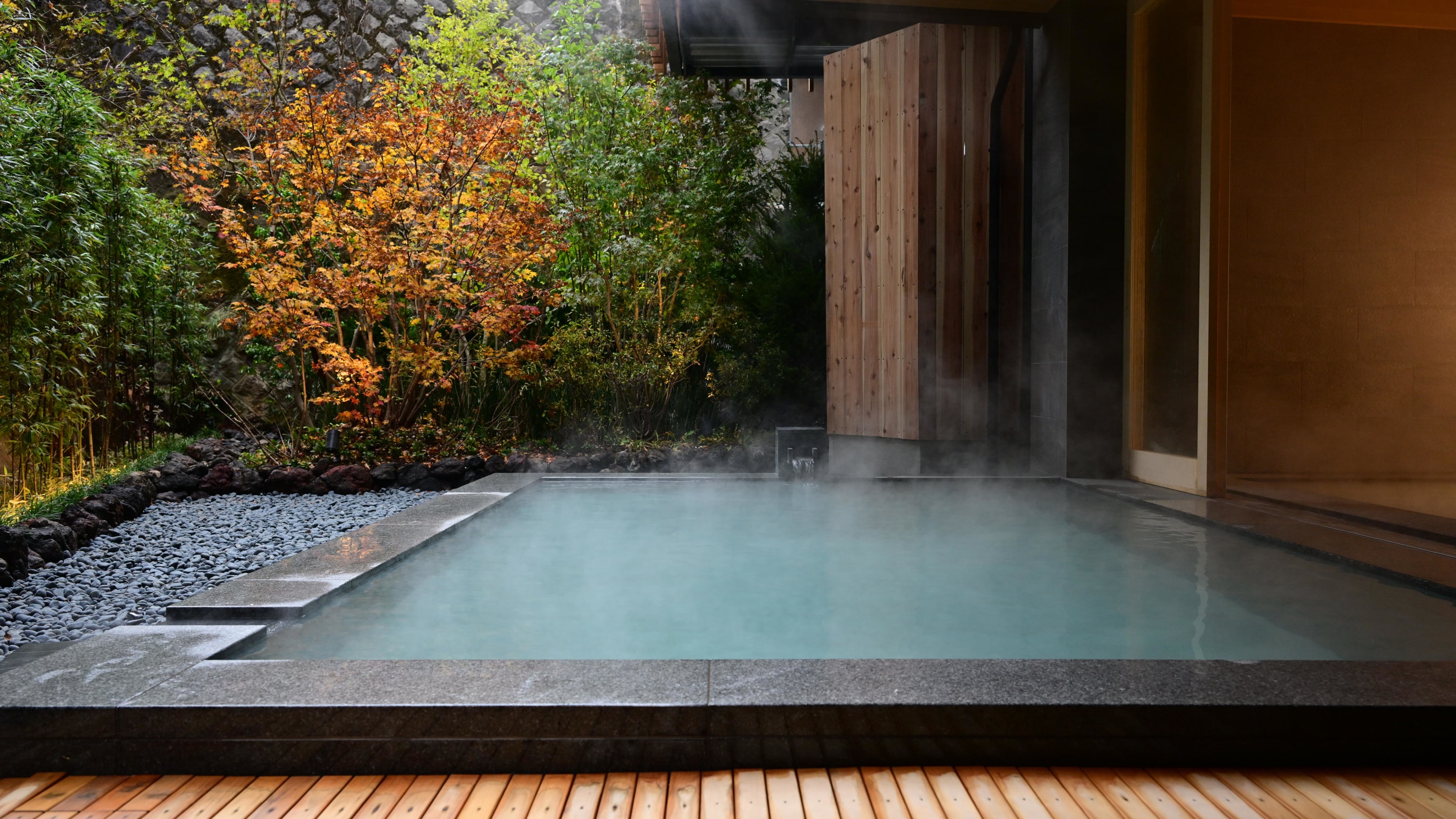 Large public bath "Tonou-no-yu (for men)" - Open-air bath - Jizo hot spring water flowing directly from the source
