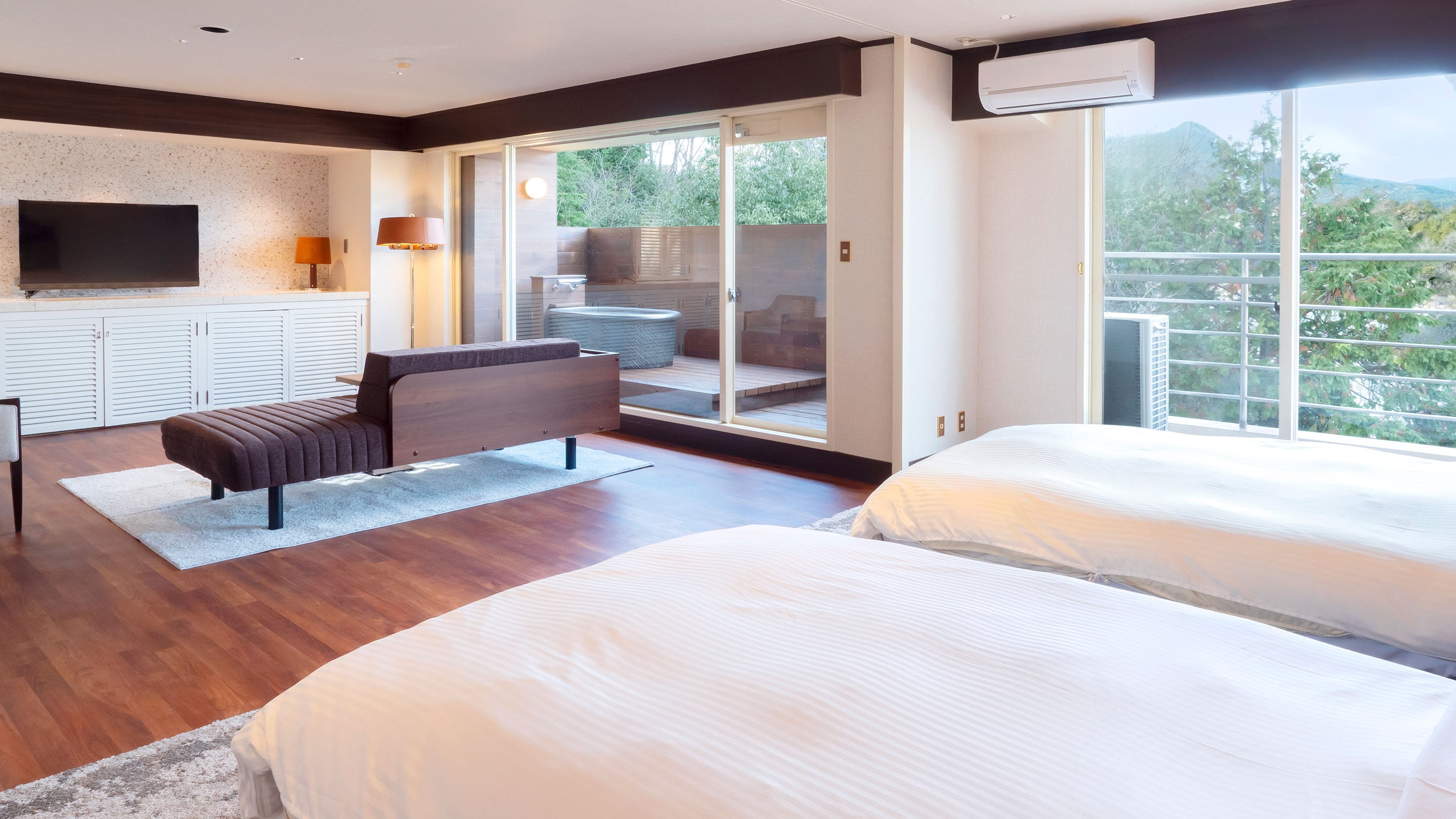 Superior twin room with open-air bath *The bathtub in the photo is not a hot spring.