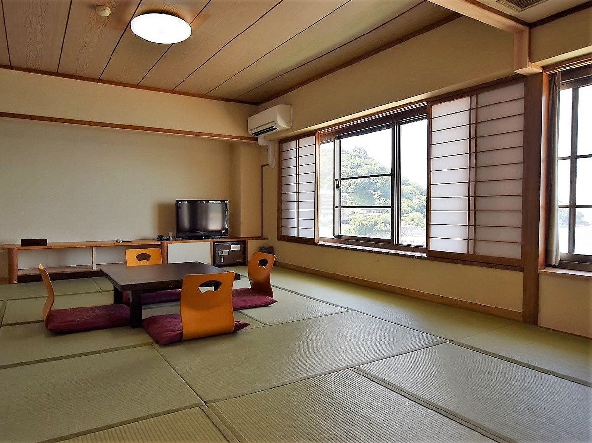 An example of a Japanese-style room with 12 tatami mats
