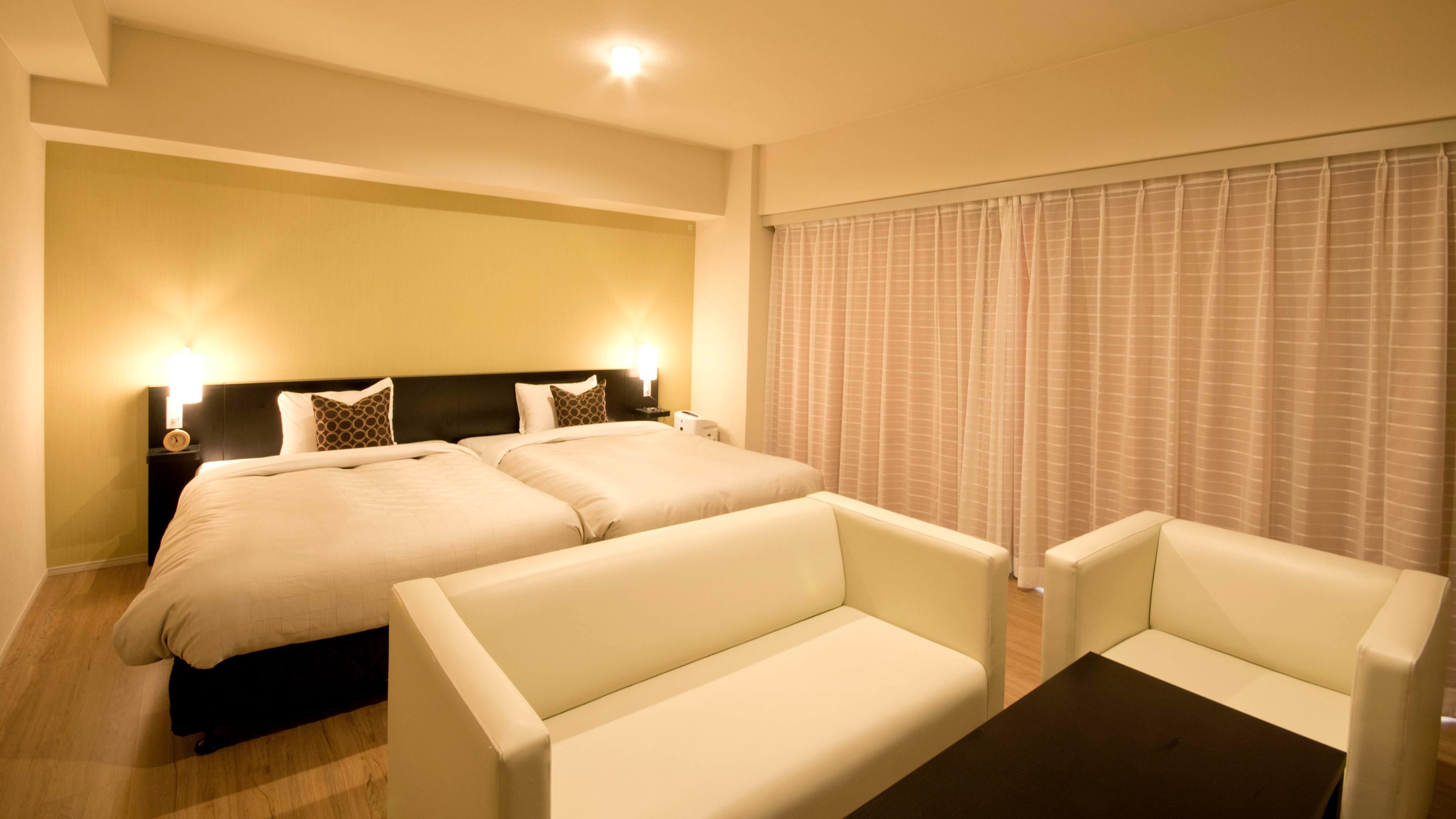 [Balcony Twin] 30㎡, 120cm wide bed, spacious twin room with semi-double size bed