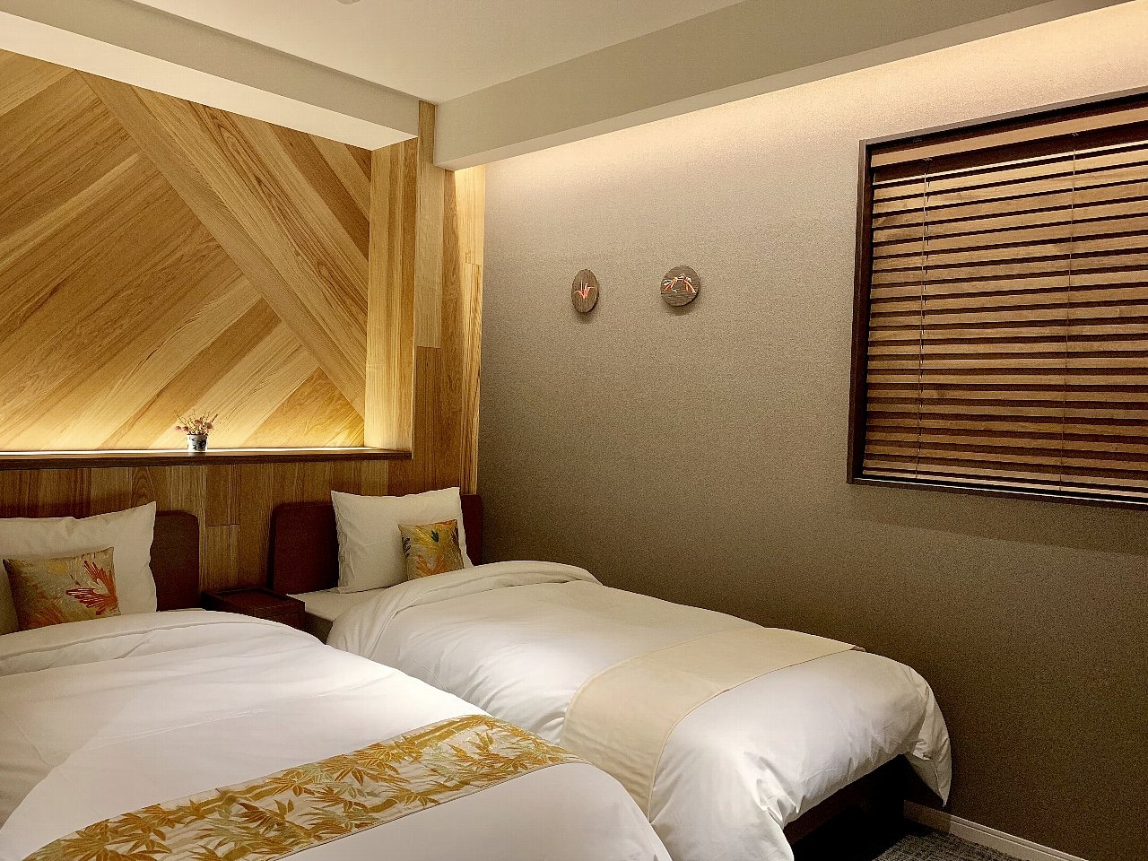 Twin bed 01