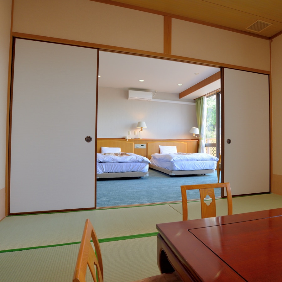 [Japanese-Western style room] We offer a relaxing Japanese-style room space and a bed space for resting. You can relax and unwind.