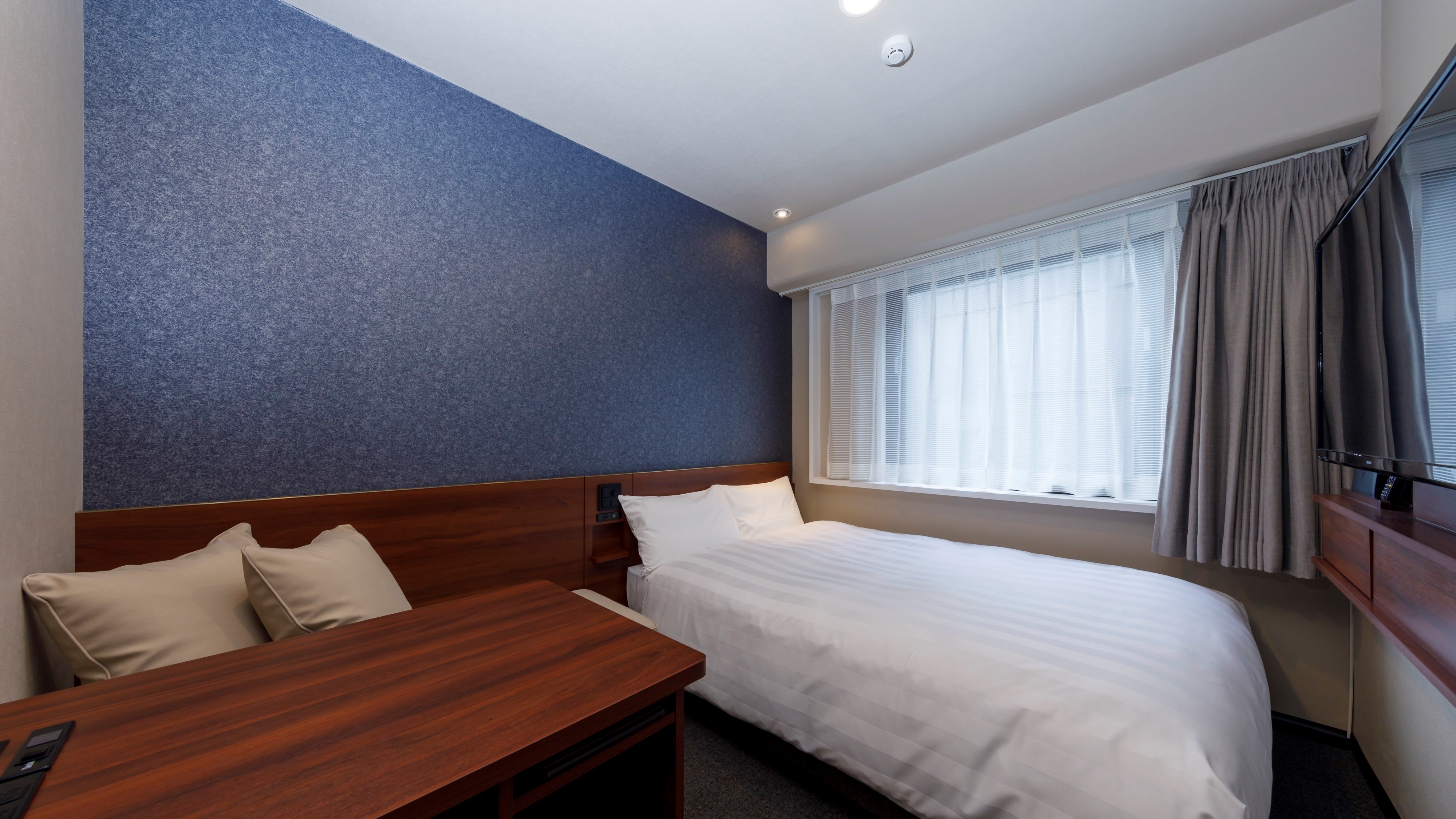 Deluxe double room (example) *Queen size bed (160cm width)