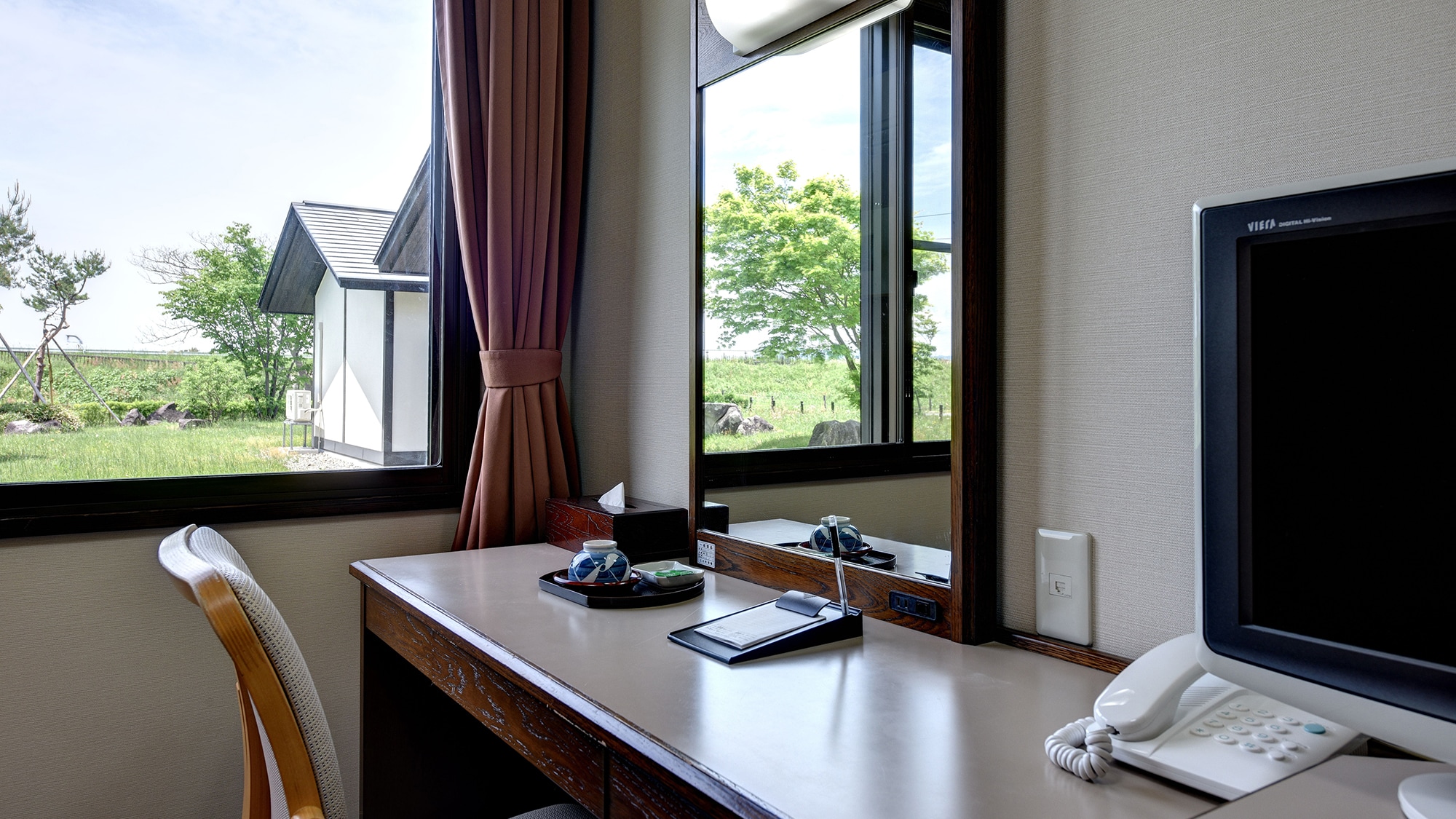 * [Examples of room facilities] We provide a desk large enough to hold a laptop.