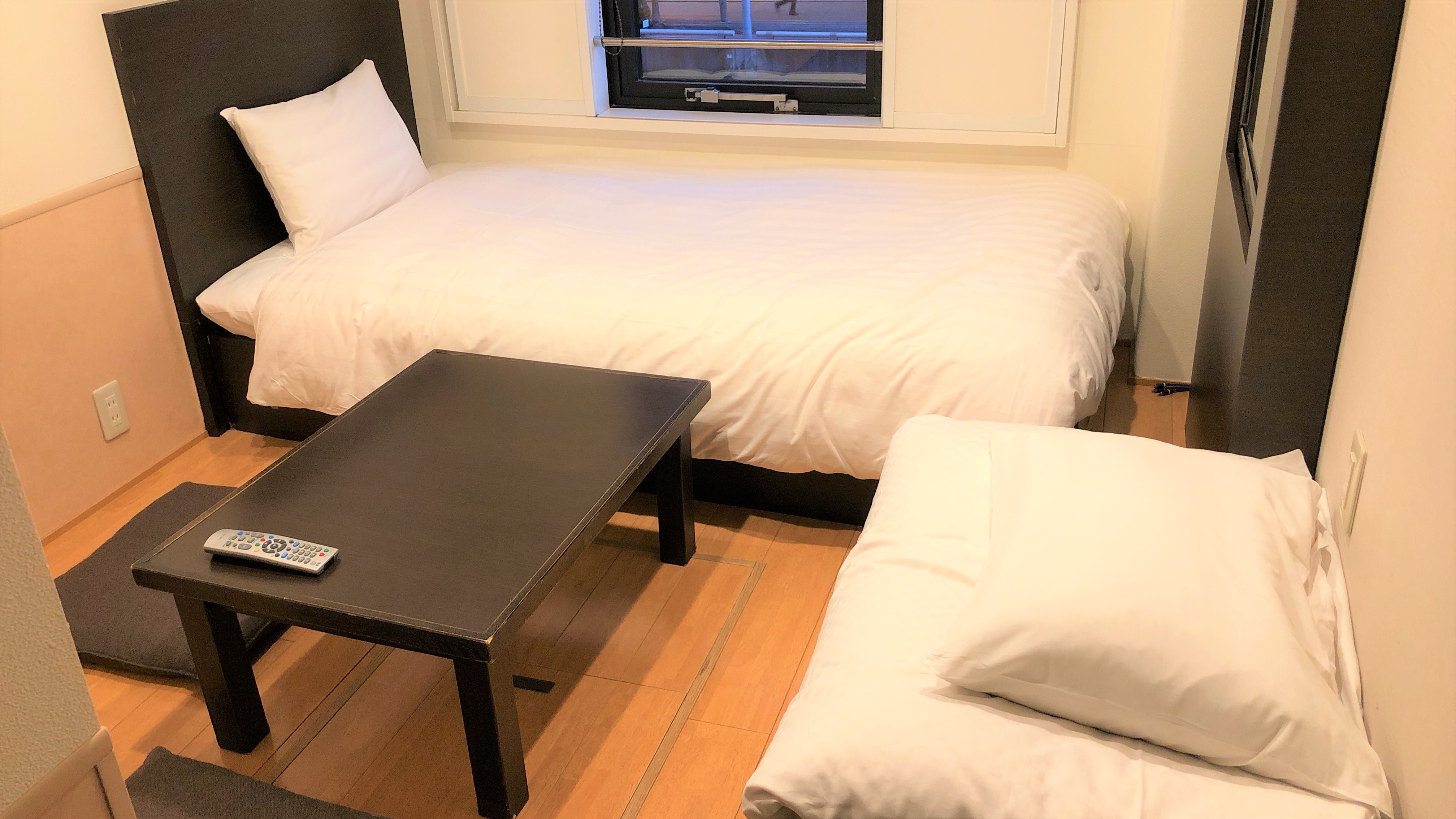 Kamar datar 12㎡ untuk 2 orang (tempat tidur / futon) Kamar bebas rokok di mana Anda dapat melepas sepatu dan bersantai)