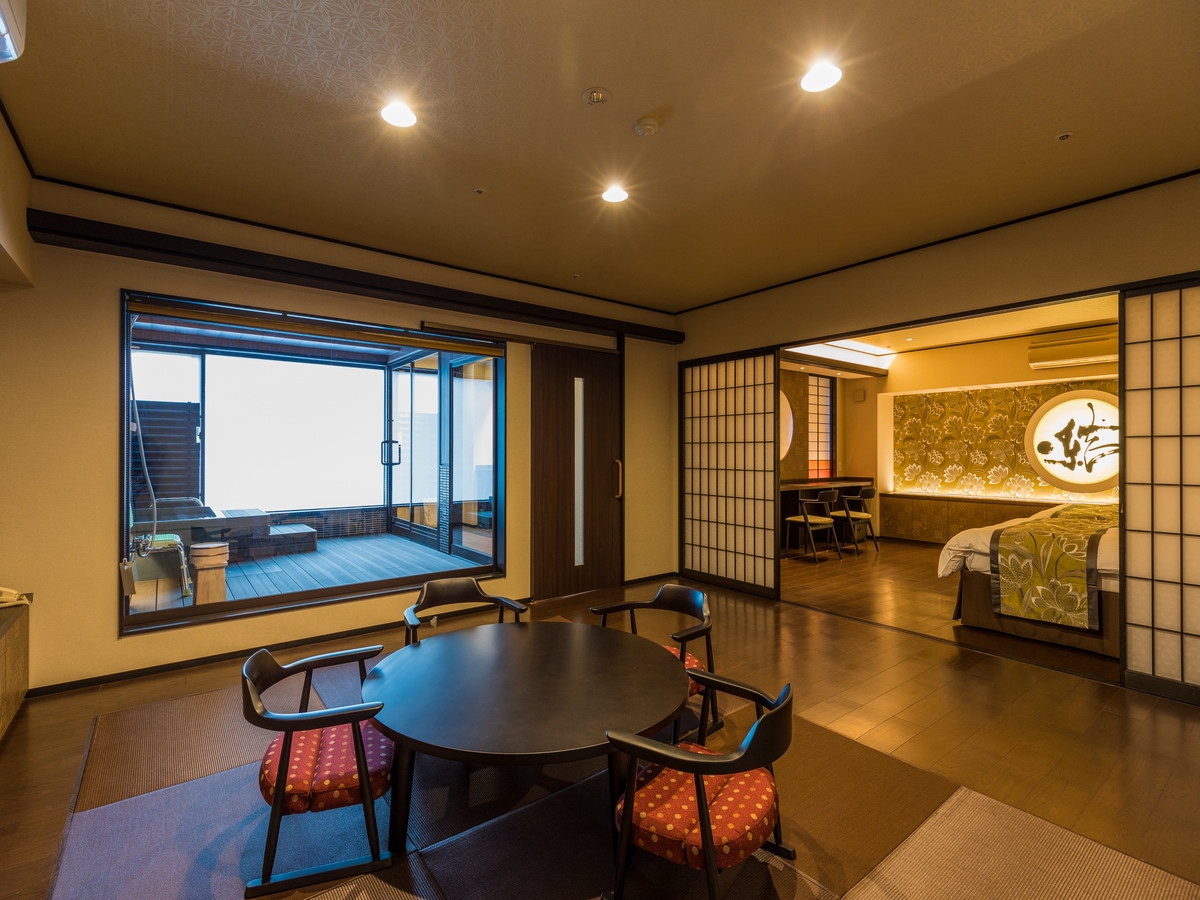 ห้องพักสไตล์ญี่ปุ่น-ตะวันตก แบบไร้สิ่งกีดขวาง พร้อมอ่างอาบน้ำกึ่งเปิดโล่ง