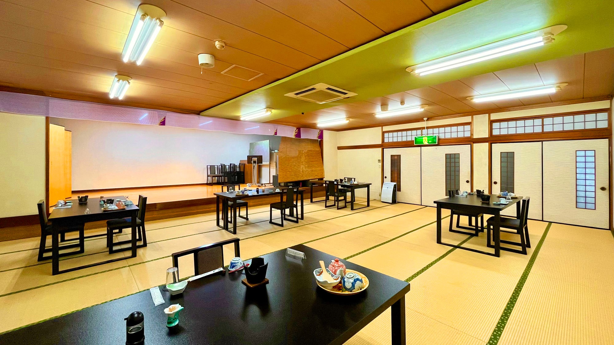 [餐廳]所有座位現在都是餐桌♪_r