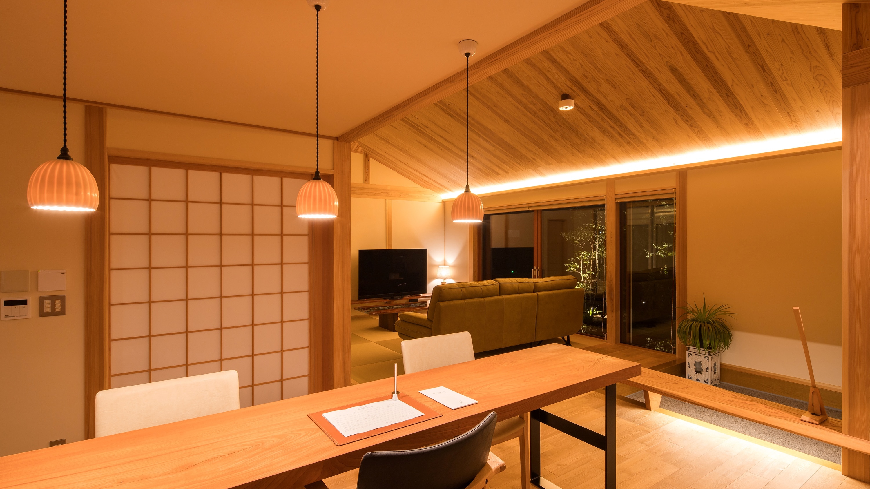 [Living/dining room] Akebono
