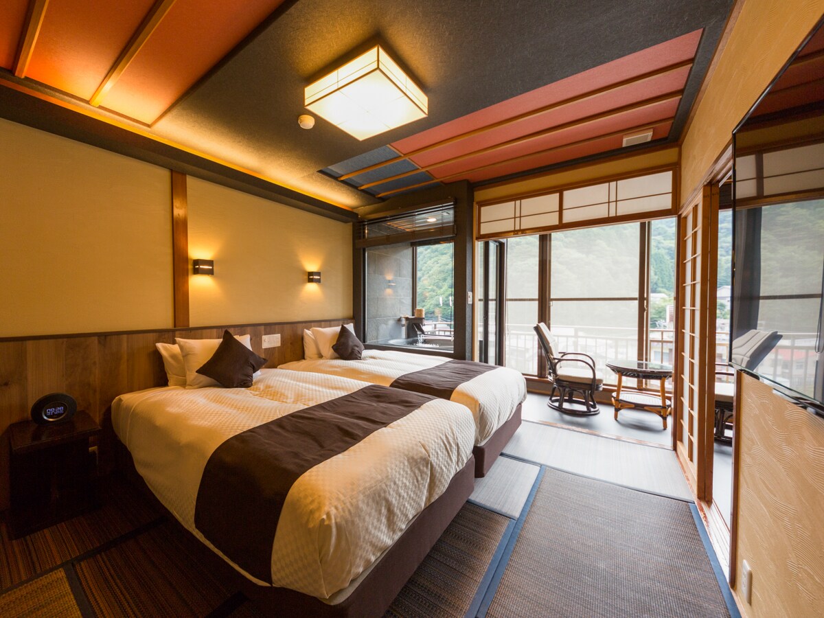 Main building Modern Japanese-style room 8 tatami mats + next room [Room with semi-open-air bath]