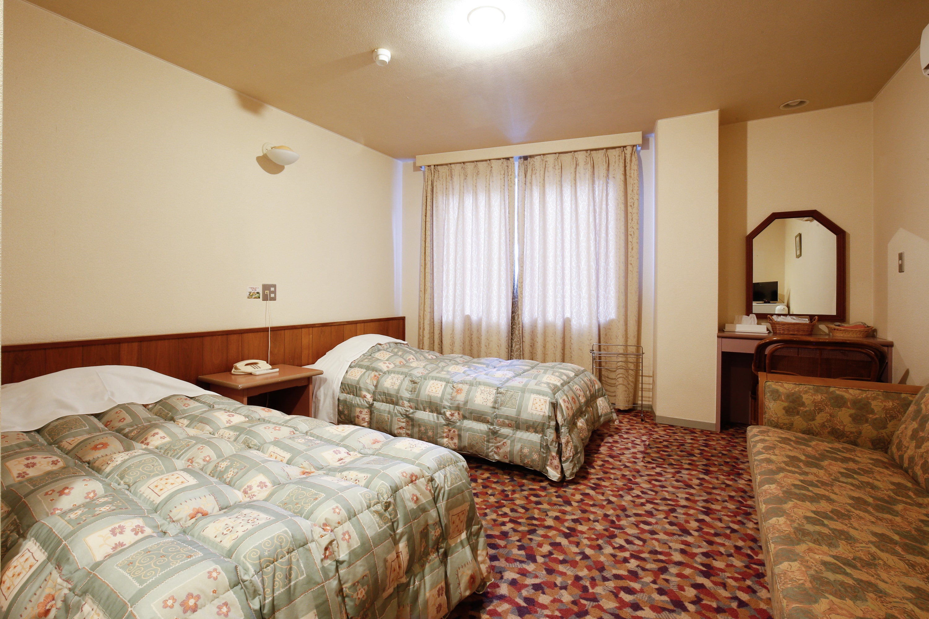Standard Western-style twin room: Room 205