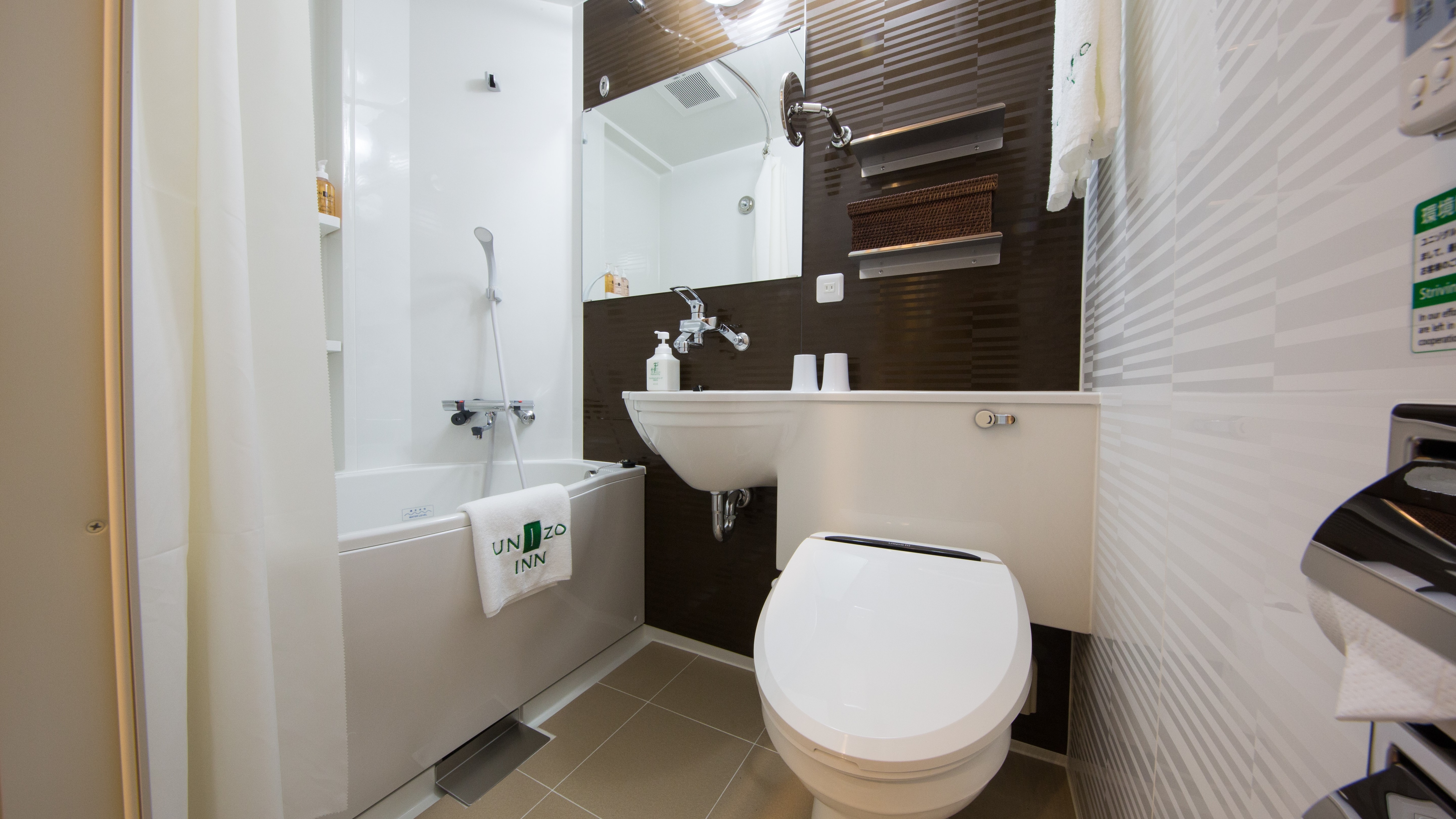 Bathroom/All rooms are equipped with functional unit baths.