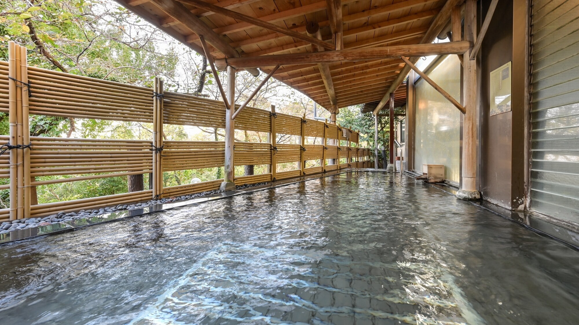 bồn tắm lộ thiên