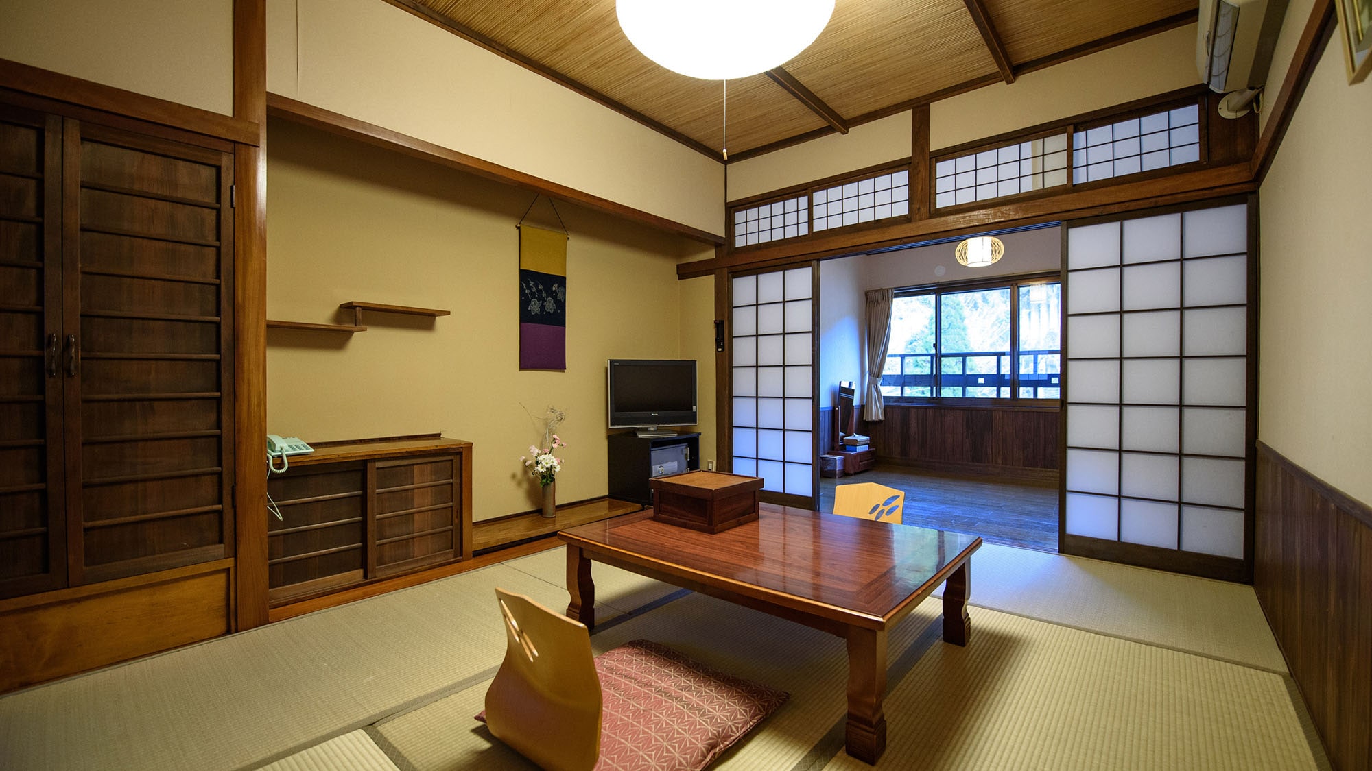 ●[Bangunan utama] Kamar bergaya Jepang (6 tikar tatami + 4 setengah ruang kayu tatami)