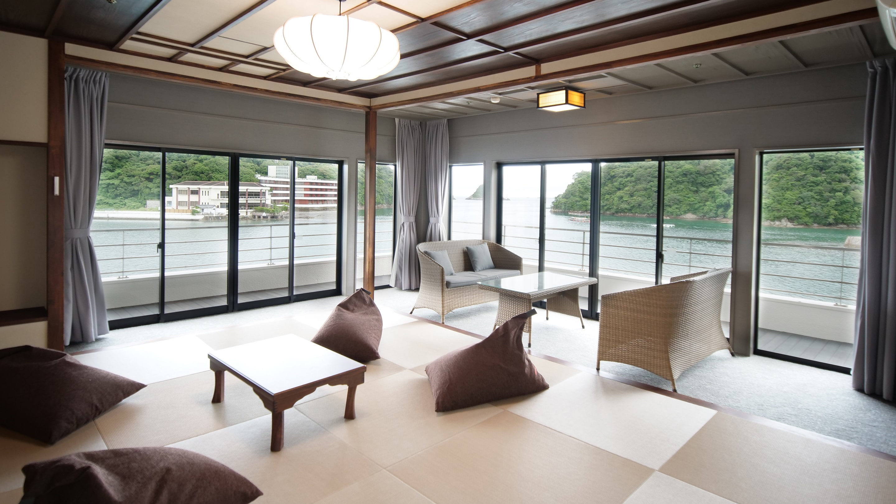 Superior Japanese-Western style twin room with indoor bath