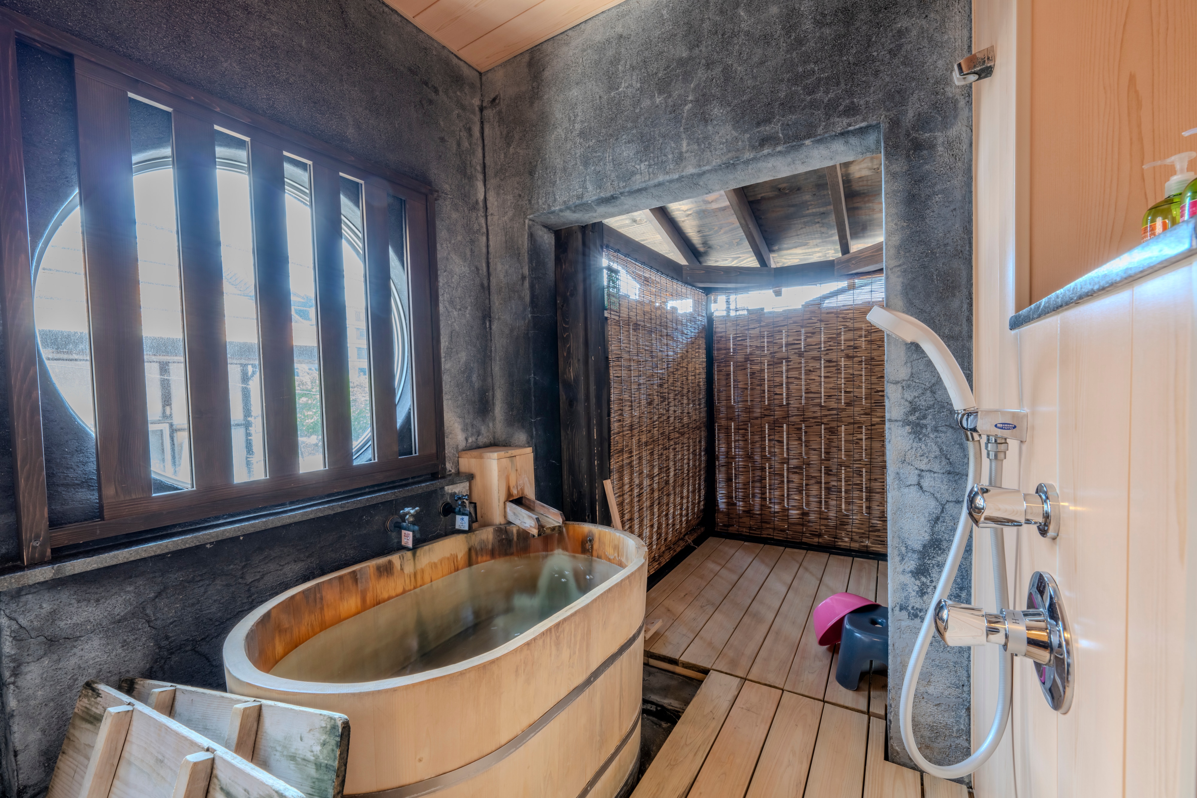 [Shinano-tei / Sakura-no-iro] Twin room with bath at the world-famous hot spring "Mayu"