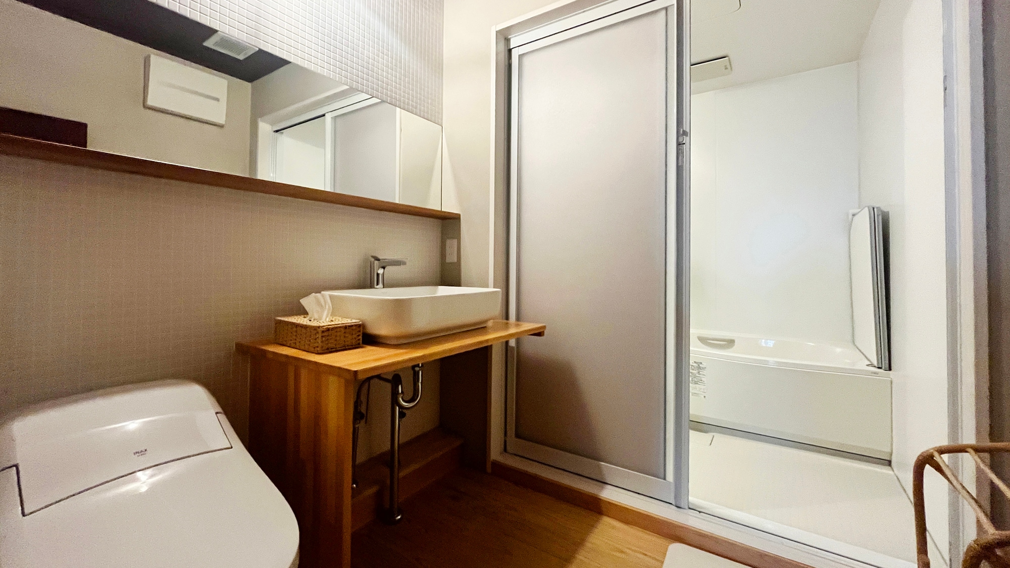2nd floor bathroom