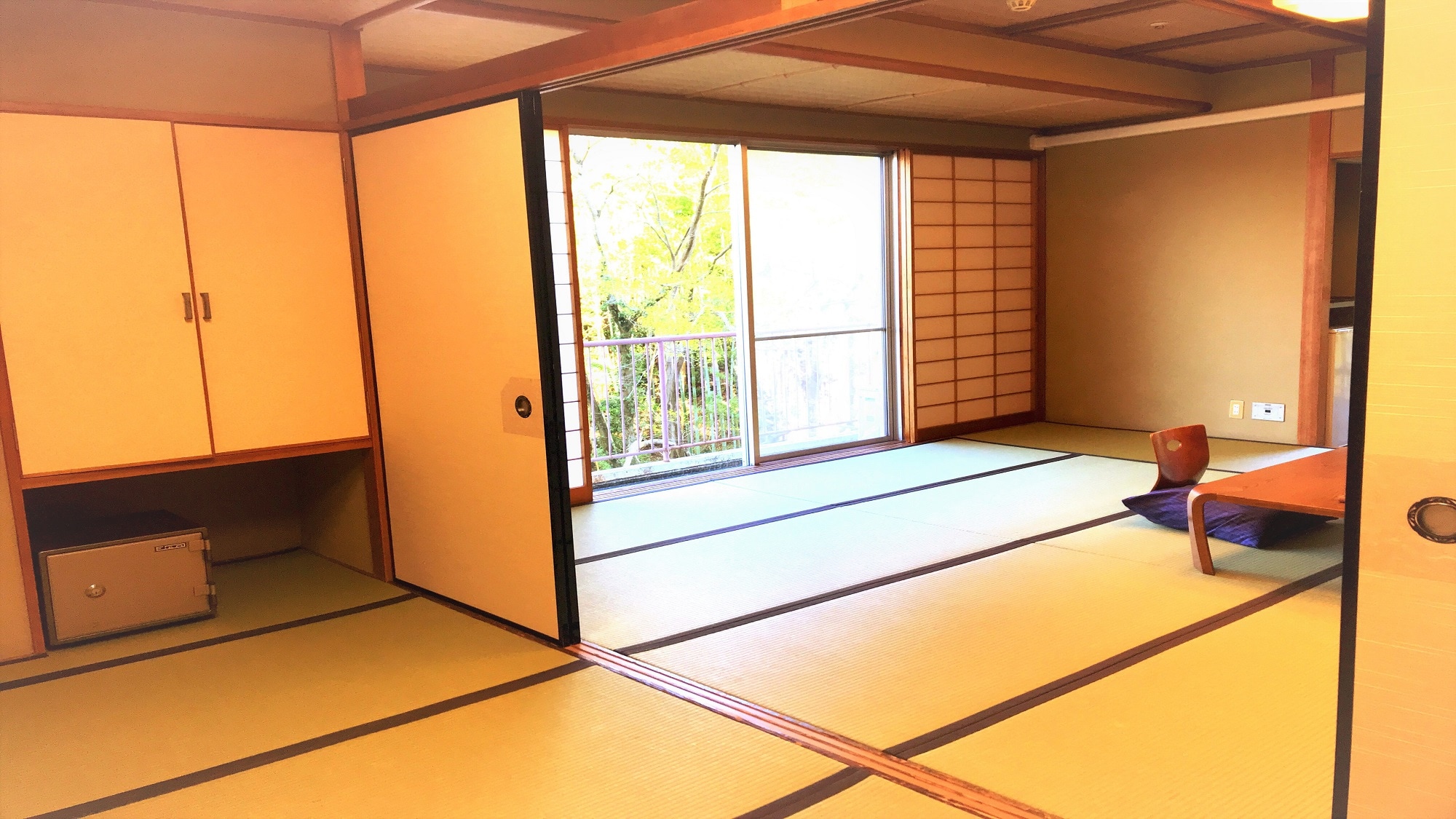 Japanese-style room 15 tatami mat room type (stepping on)
