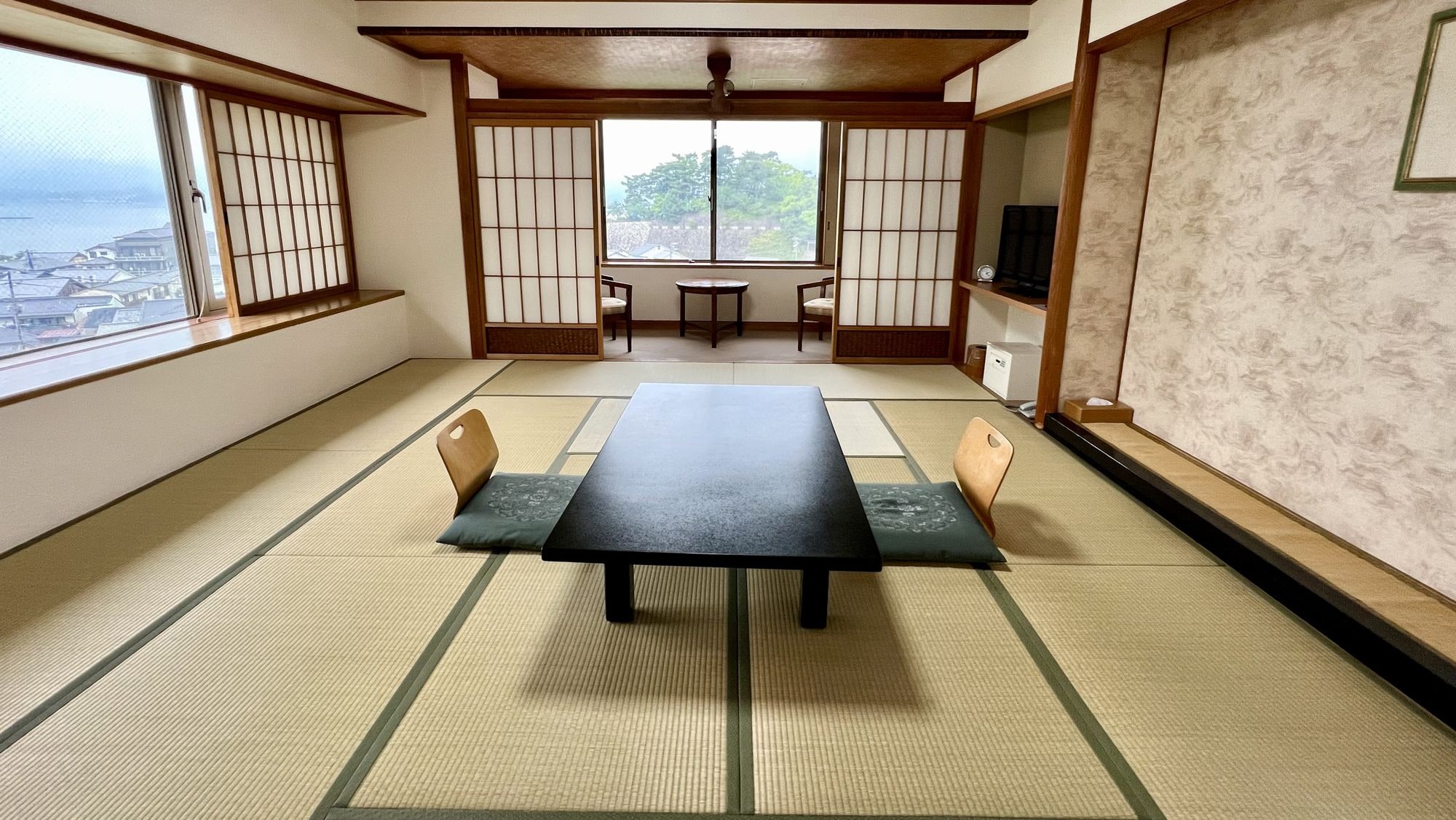 An example of a Japanese-style room (view sea side)