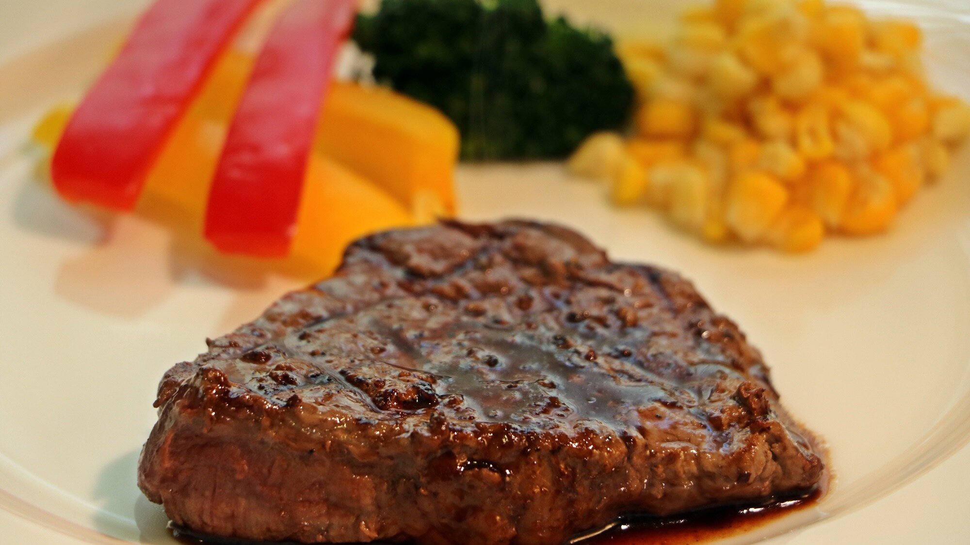 *【全套餐点】推荐肉质细嫩、瘦身效果极佳的菲力牛排！