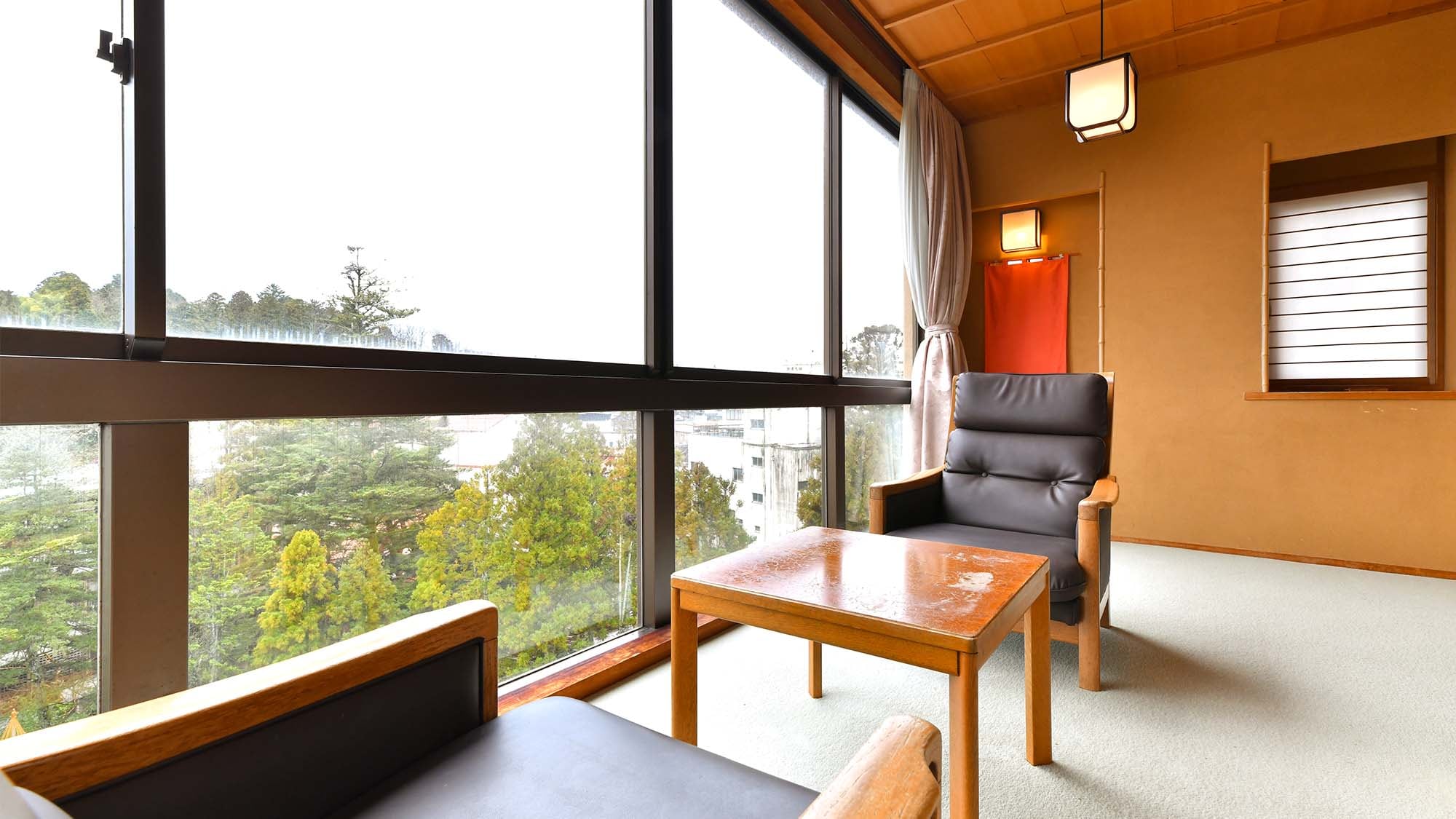 <Meal t-restaurant> Special building [Autumn Hall] Japanese-style room with great view, 10 tatami mats or more