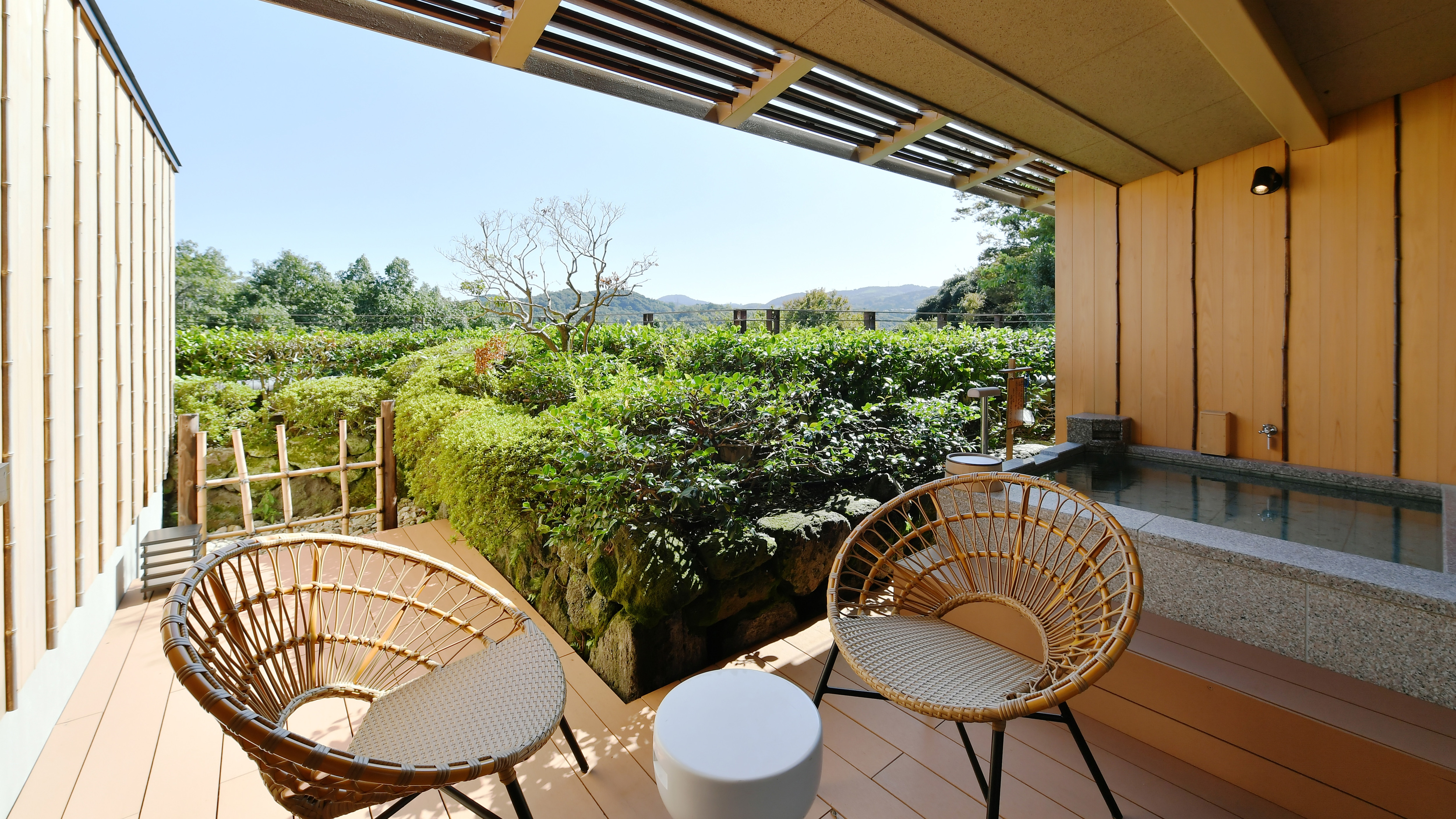 Japanese-style room with 10 tatami mats and an open-air bath (hot spring: circulating filtration type)