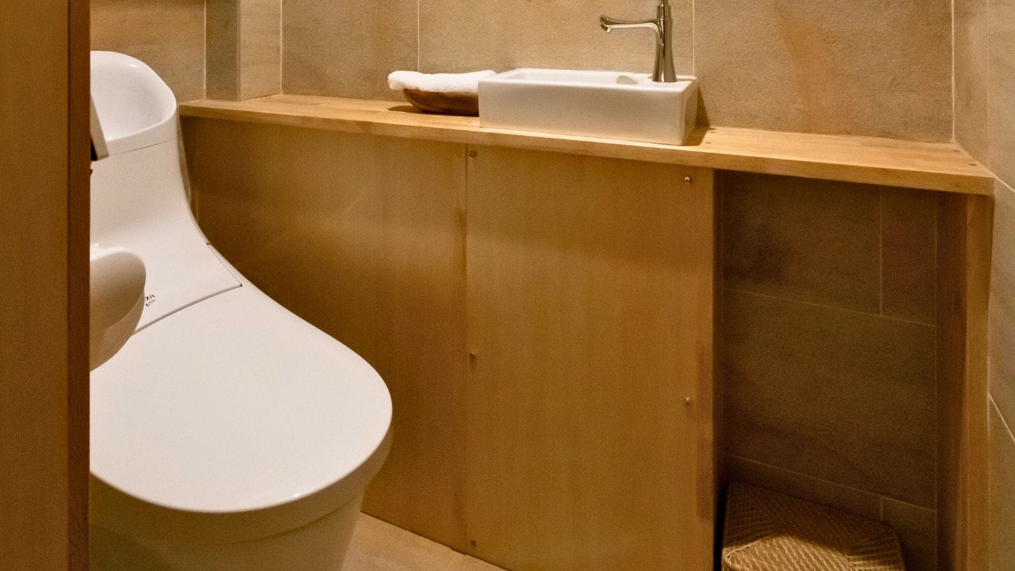 1st floor toilet with washing machine