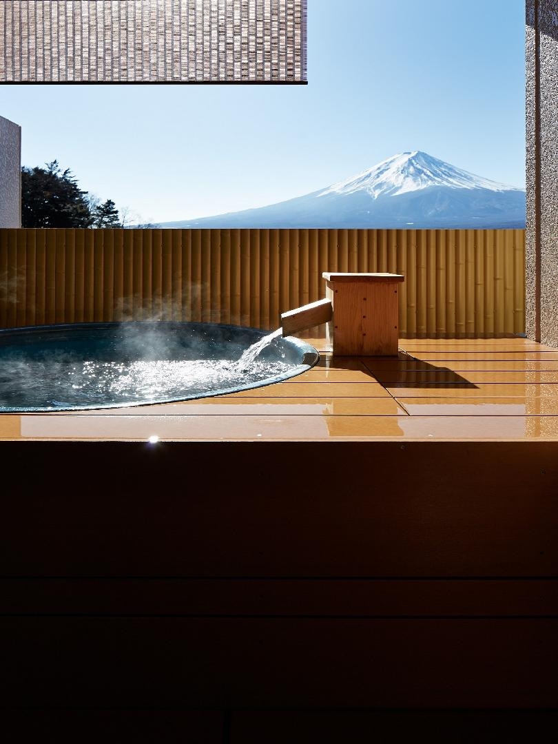 [Hot spring ◆ Guest room with open-air bath] Japanese-Western style room overlooking Mt. Fuji (80 square meters)