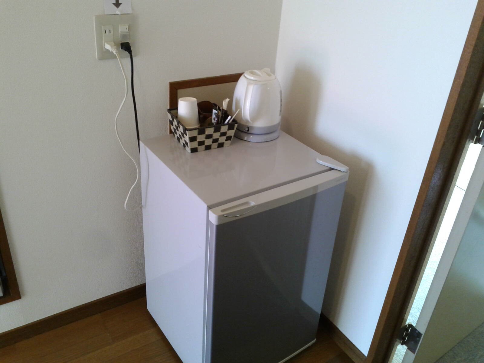 Refrigerator and electric kettle in guest room