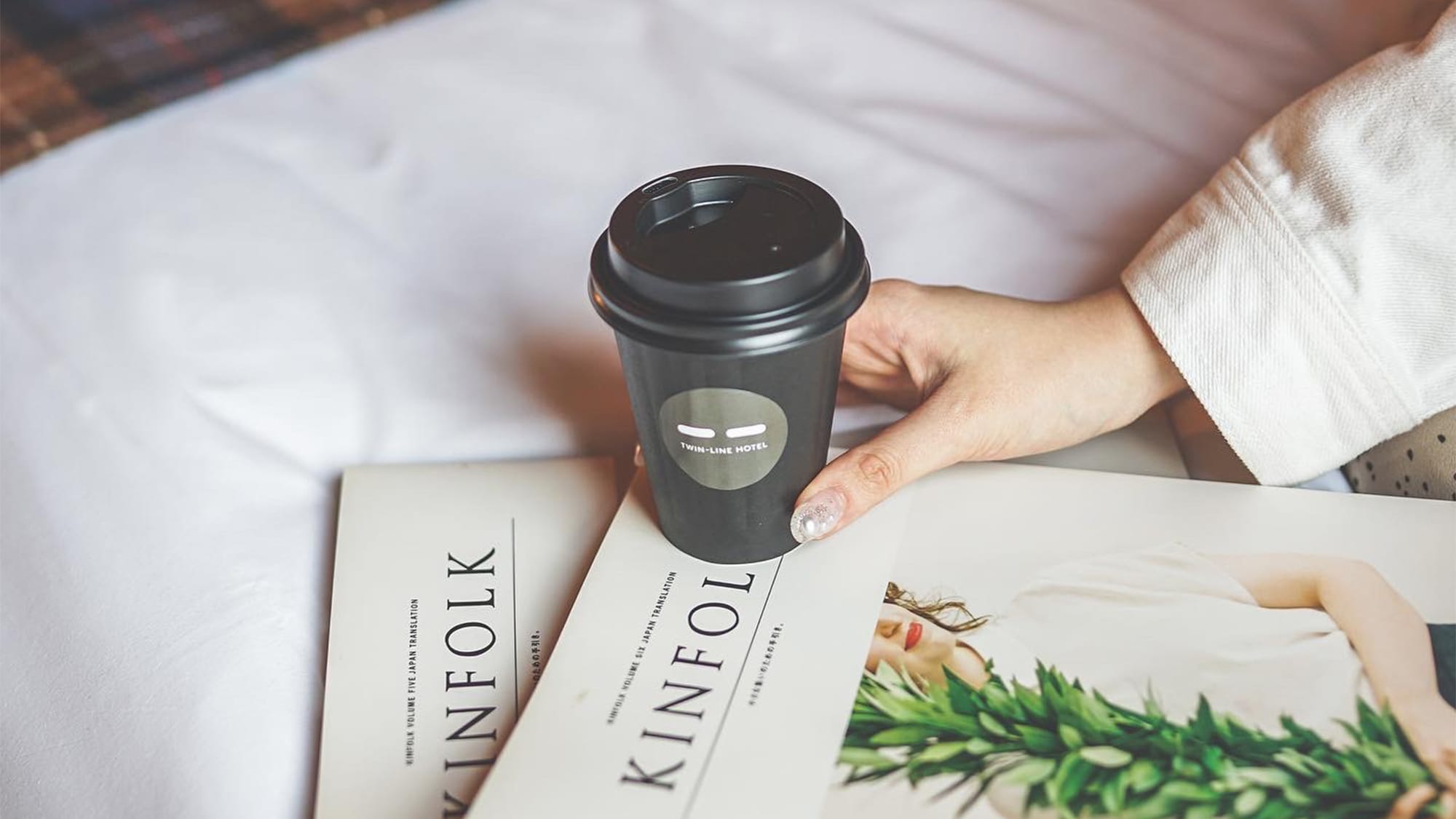 At the hotel, there are only books that you will want to pick up, such as & rdquo; interior and travel & rdquo ;. One of your favorite books in your favorite place