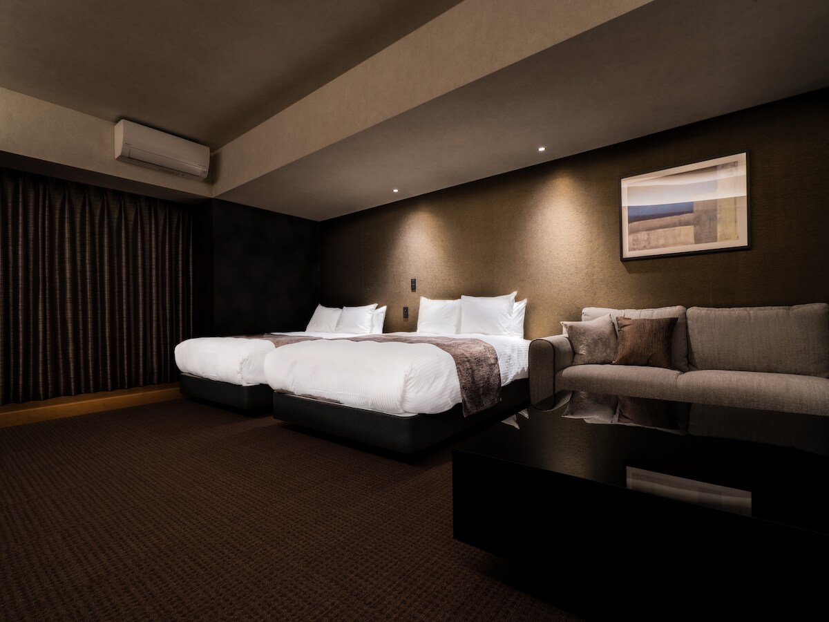 Landor Grand Suite