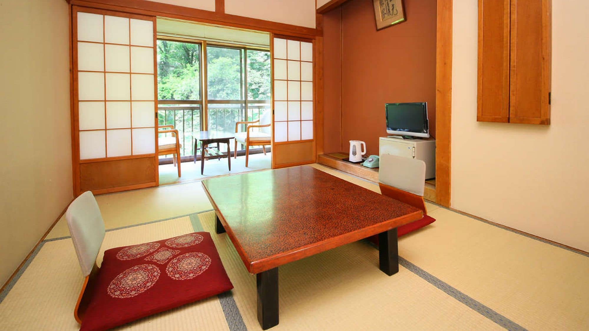 [Example of 8 tatami Japanese-style room in the old building] It is a traditional simple room.