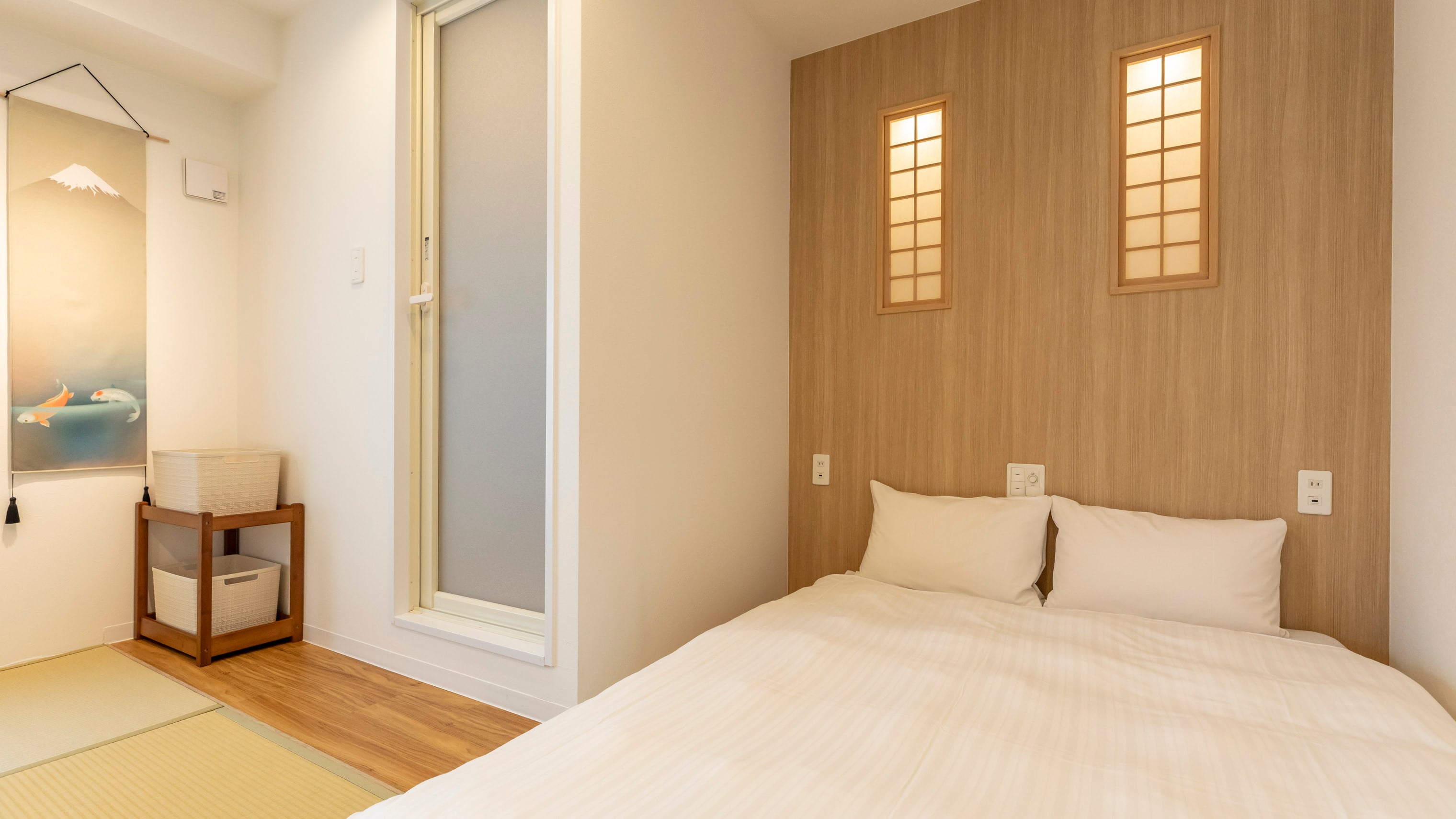 [Non-smoking] Modern Japanese-Western style room for 1-4 people
