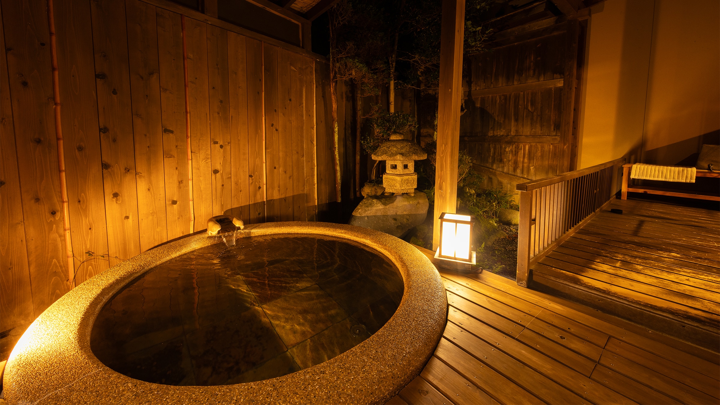 <Directly flowing from the source> Guest room with open-air bath [Orange] 18 tatami mats