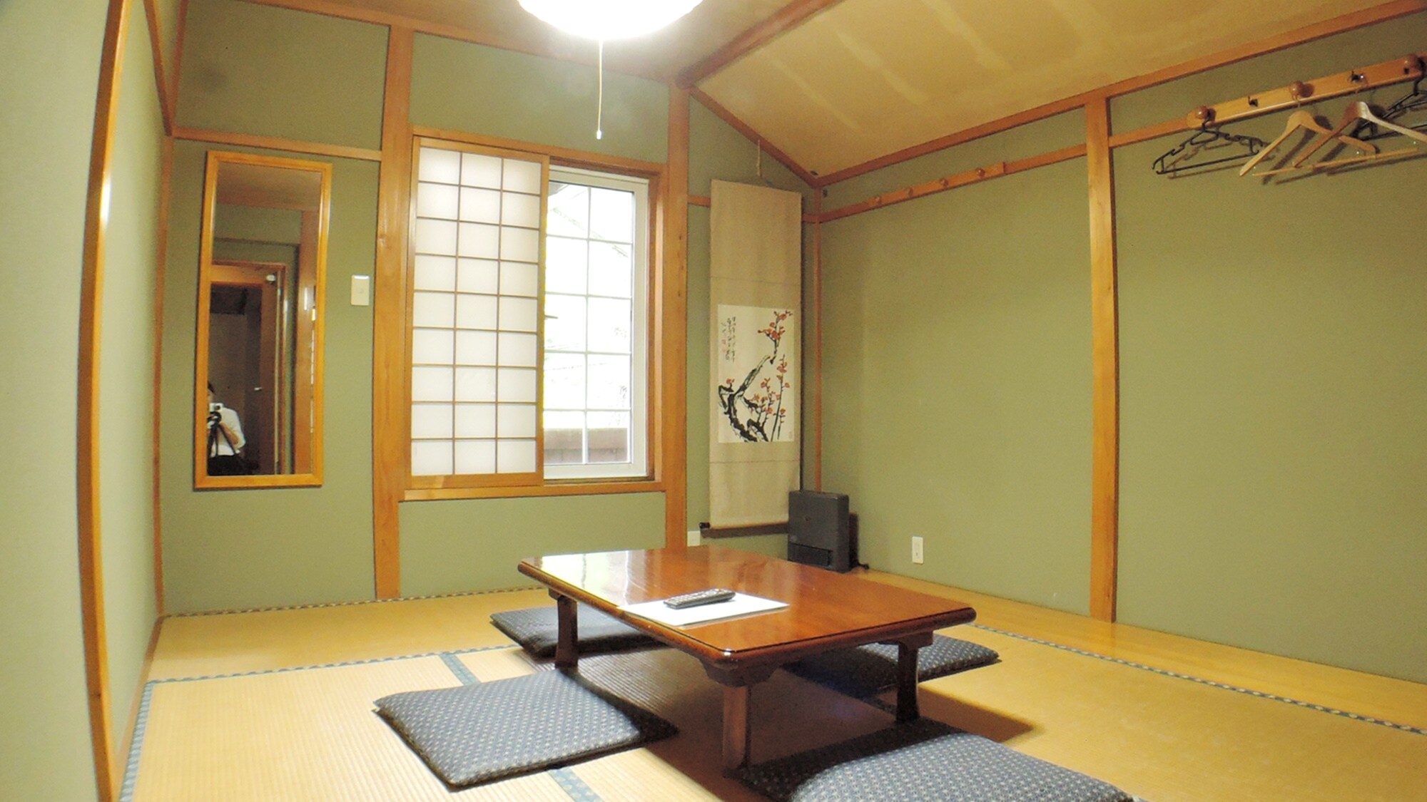 * [Japanese-style room 6 tatami mats] Japanese-style room with a veranda where you can stretch your legs and relax 6 tatami mats